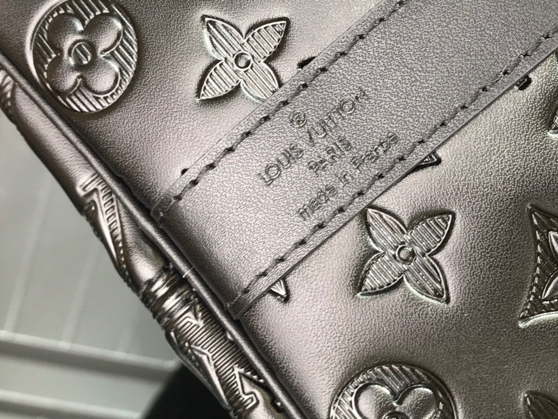 Louis Vuitton Keepall Bandoulière 50 Monogram Shadow For Men, Men’s Travel Bags 19.7in/50cm