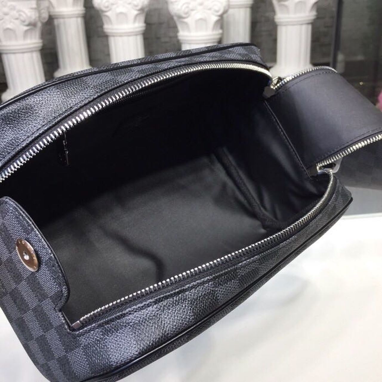 Louis Vuitton King Size Toiletry Damier Graphite Canvas For Women, Women’s Bags, Travel Bags 11in/28cm LV