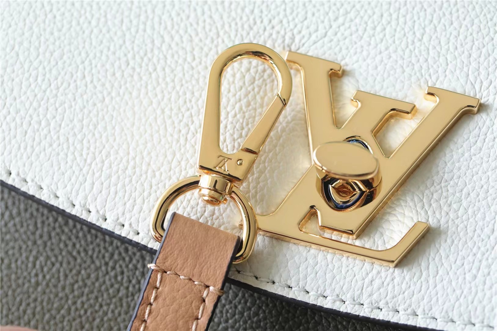 Louis Vuitton Lock Me Ever BB Shouder Bags Green Khaki For Women 11.02in/28cm