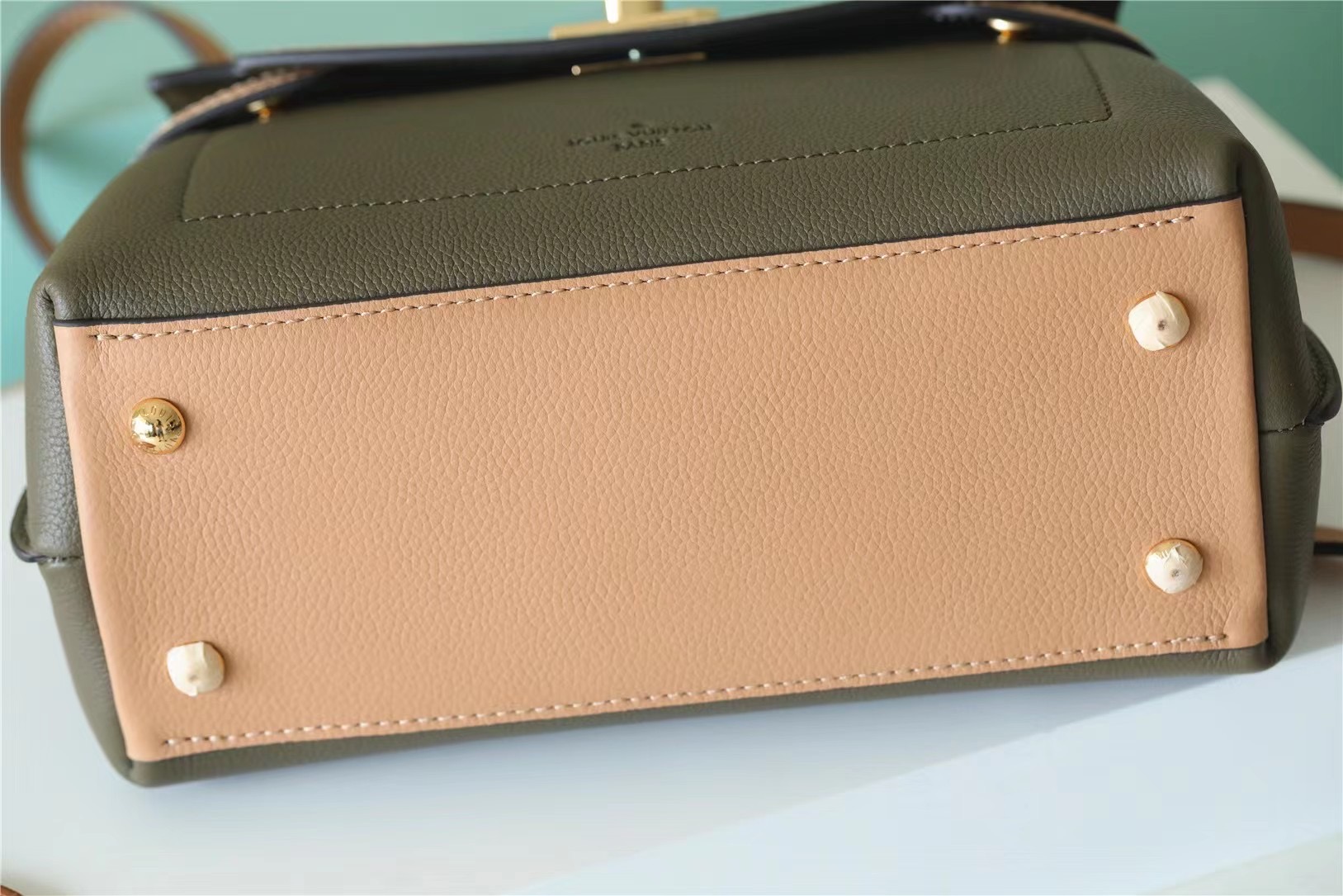 Louis Vuitton Lock Me Ever BB Shouder Bags Green Khaki For Women 11.02in/28cm