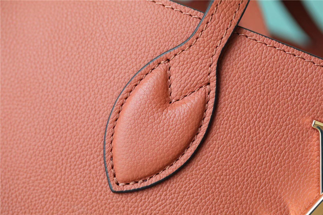 Louis Vuitton Lockme Shopper Grain Chataigne Brown For Women, Women’s Handbags, Shoulder And Crossbody Bags 10.4in/26.5cm