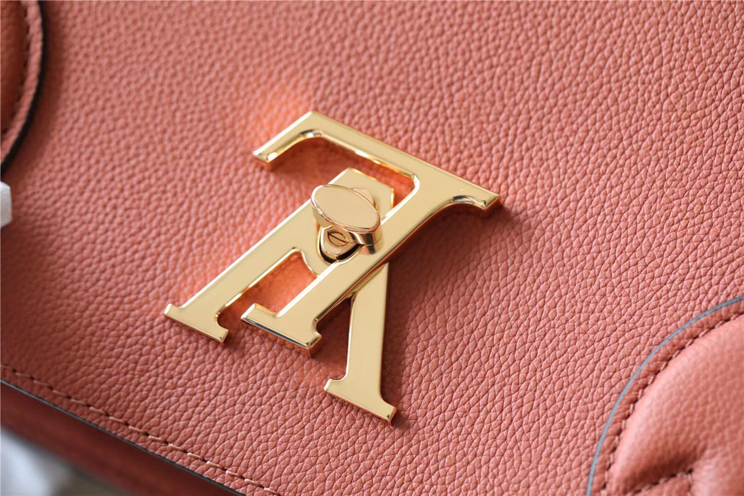 Louis Vuitton Lockme Shopper Grain Chataigne Brown For Women, Women’s Handbags, Shoulder And Crossbody Bags 10.4in/26.5cm