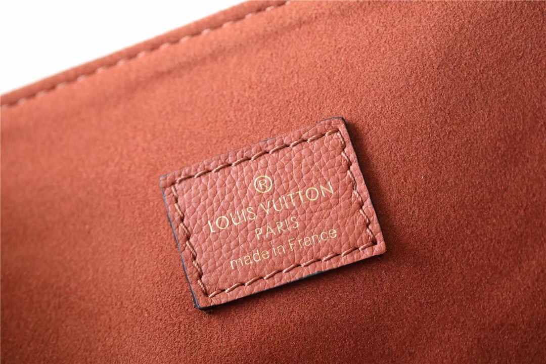Louis Vuitton Lockme Shopper Grain Chataigne Brown For Women, Women’s Handbags, Shoulder And Crossbody Bags 10.4in/26.5cm