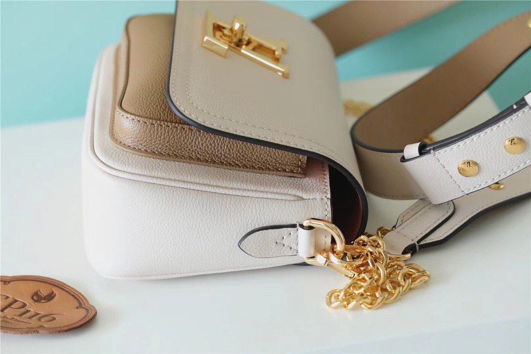 Louis Vuitton Lockme Tender White For Women, Women’s Handbags, Shoulder And Crossbody Bags 7.5in/19cm LV