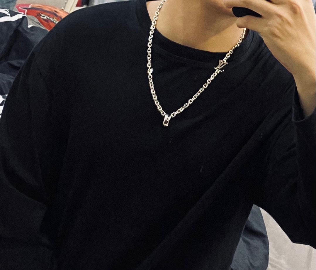 Louis Vuitton LV Necklace Silver For Women