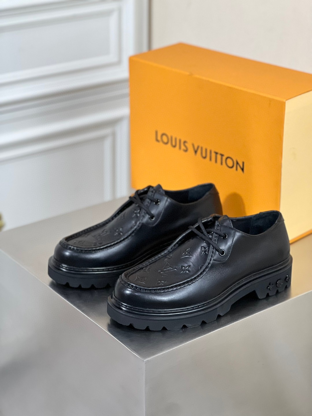 Louis Vuitton LV Ranger Derby Monogram Flowers Black For Men 1AANSE