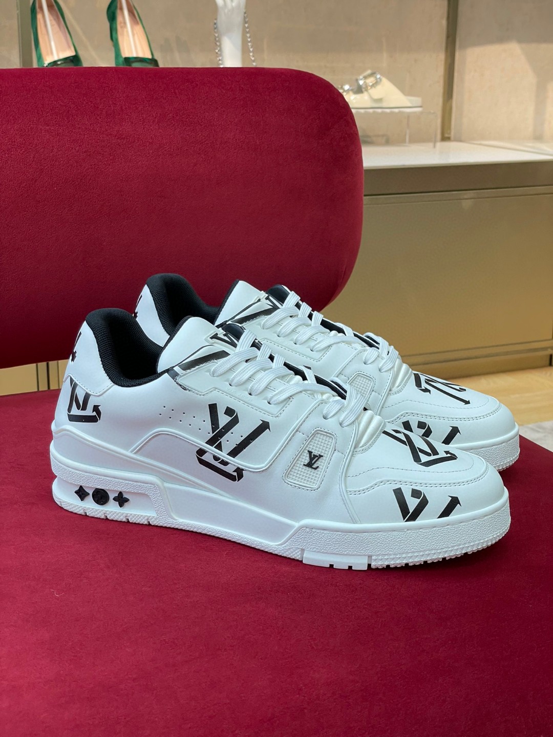 Louis Vuitton LV Trainer Sneaker Monogram Flowers Black For Men 1AAGXY