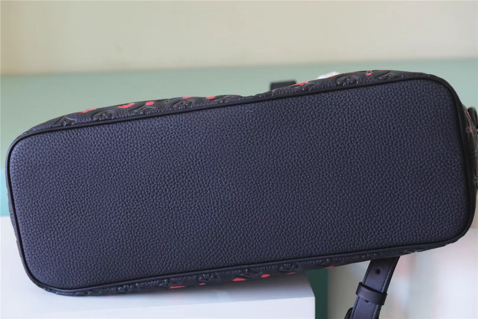 Louis Vuitton LV x YK Lock It Black And Red For Women 18in/48 cm
