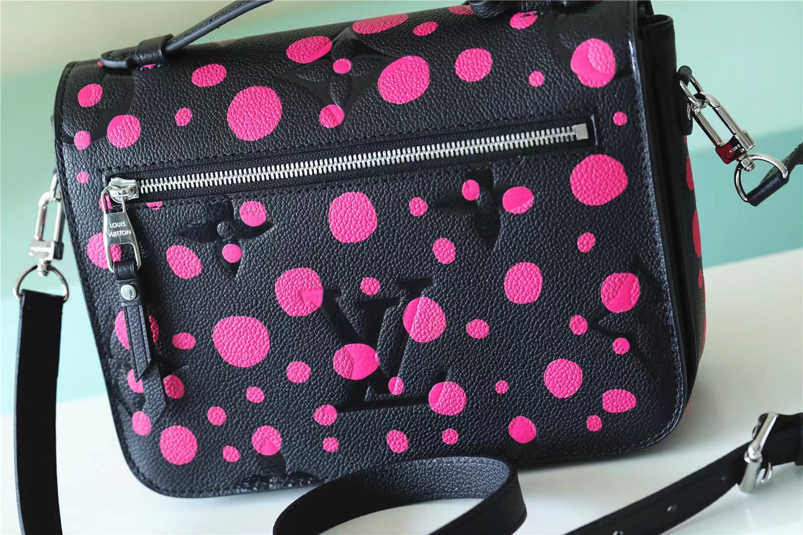 Louis Vuitton LV x YK Pochette Métis Black And Pink For Women 9.8in/25cm