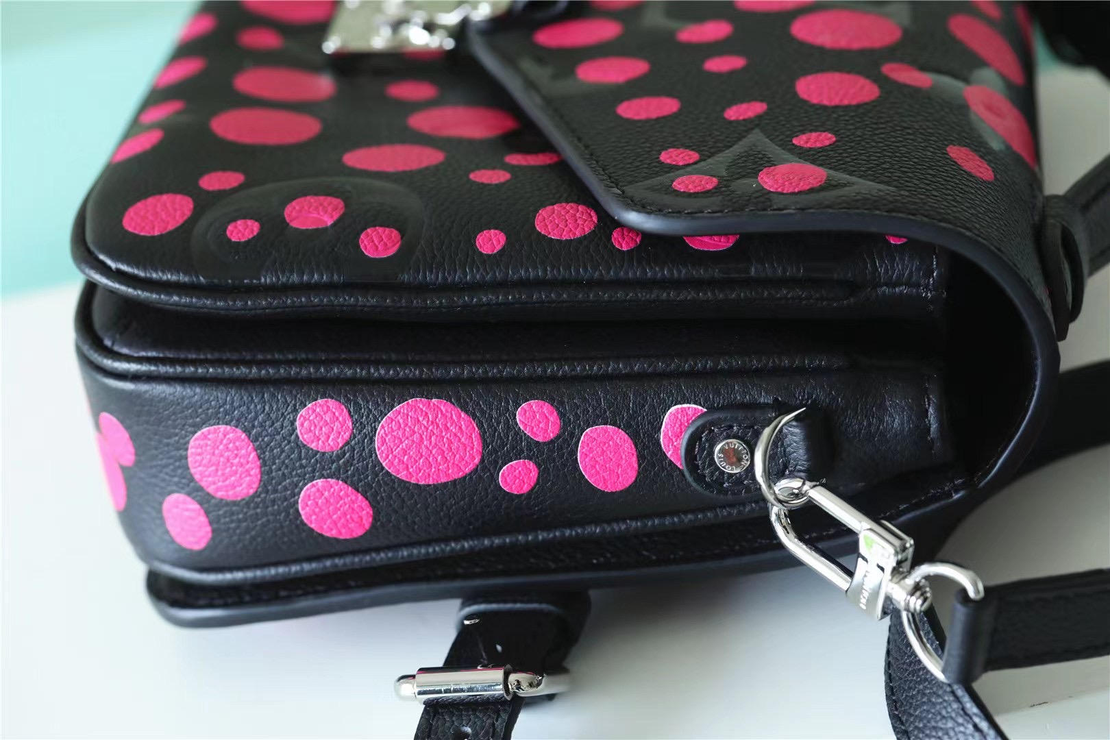 Louis Vuitton LV x YK Pochette Métis Black And Pink For Women 9.8in/25cm