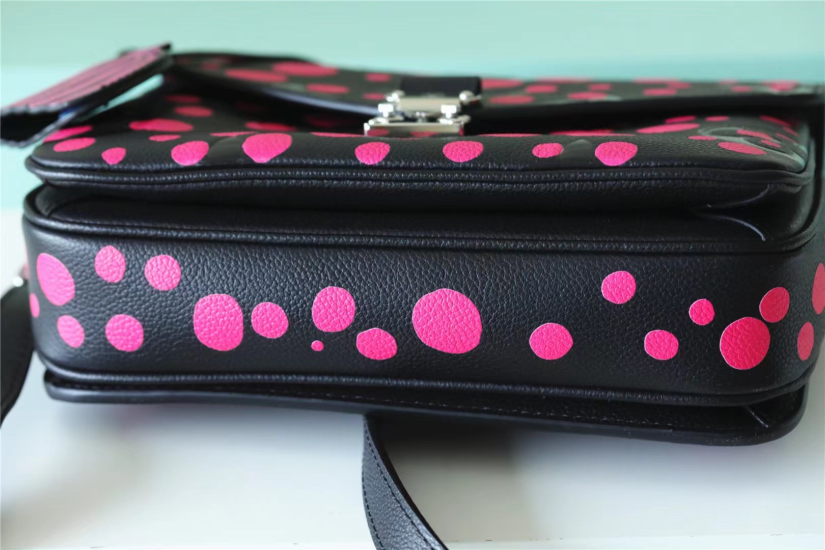 Louis Vuitton LV x YK Pochette Métis Black And Pink For Women 9.8in/25cm