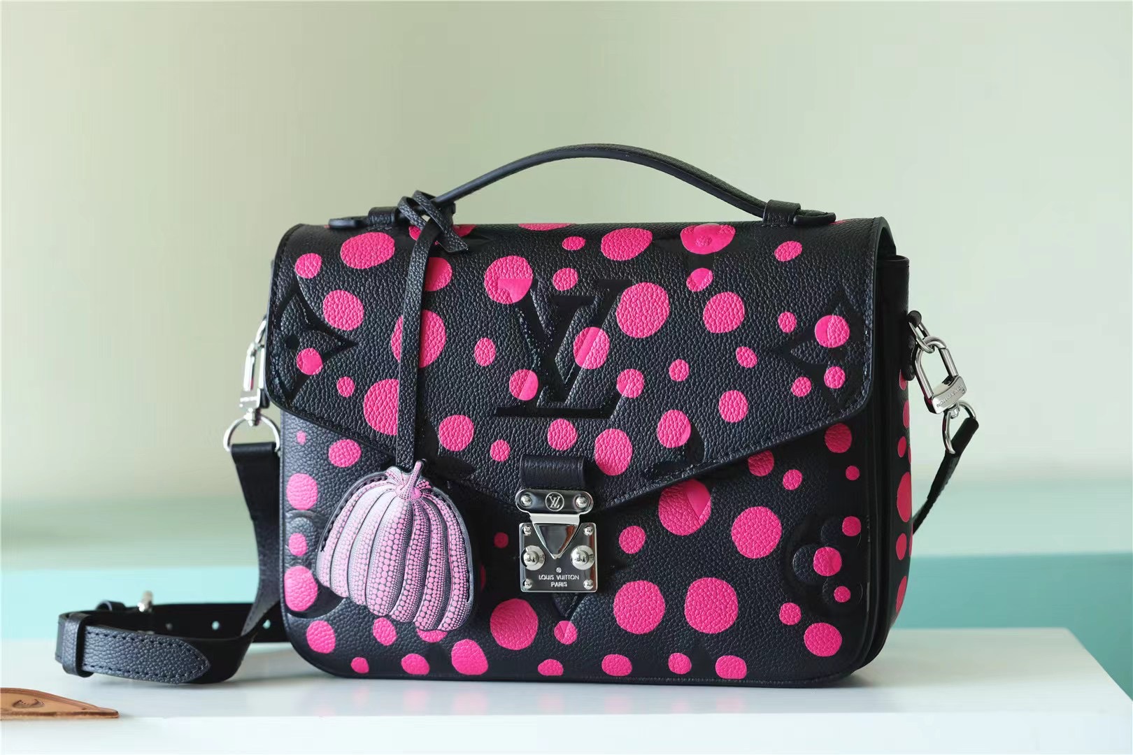 Louis Vuitton LV x YK Pochette Métis Black And Pink For Women 9.8in/25cm