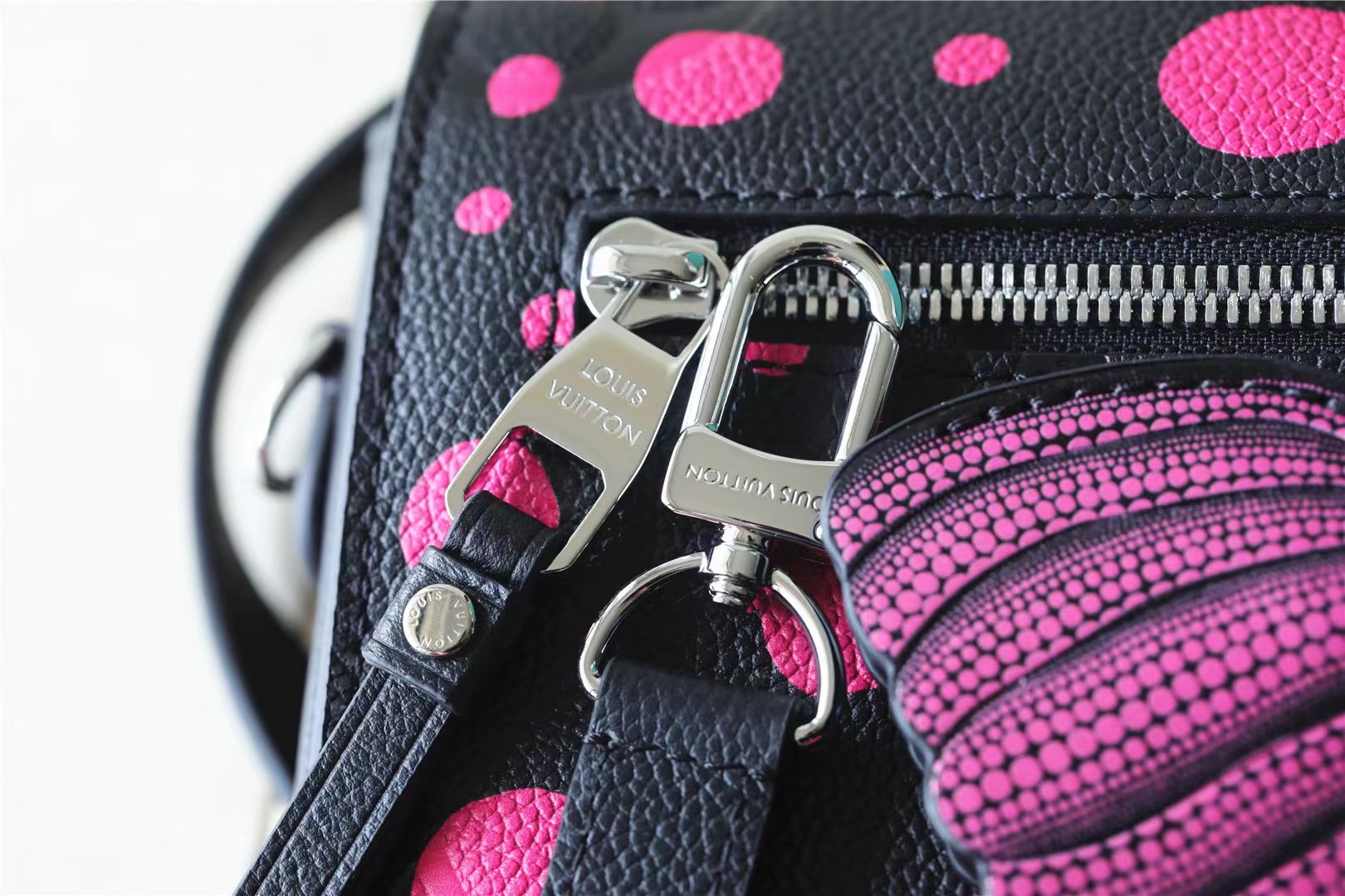 Louis Vuitton LV x YK Pochette Métis Black And Pink For Women 9.8in/25cm