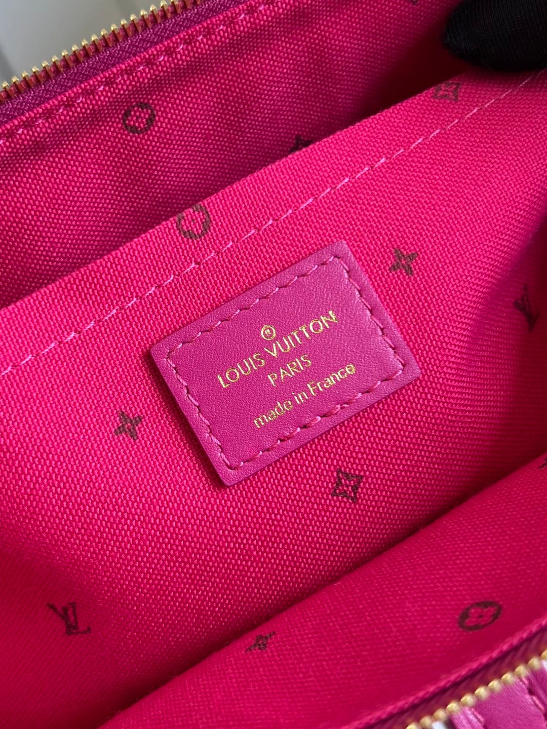 Louis Vuitton Maxi Multi Pochette Accessoires Handbag Pink For Women, Women’s Handbags, Shoulder Bags And Crossbody Bags 9.3in/27cm