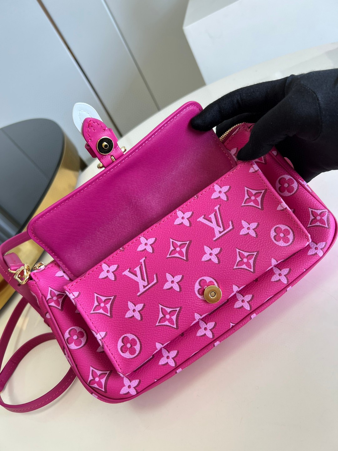 Louis Vuitton Maxi Multi Pochette Accessoires Handbag Pink For Women, Women’s Handbags, Shoulder Bags And Crossbody Bags 9.3in/27cm