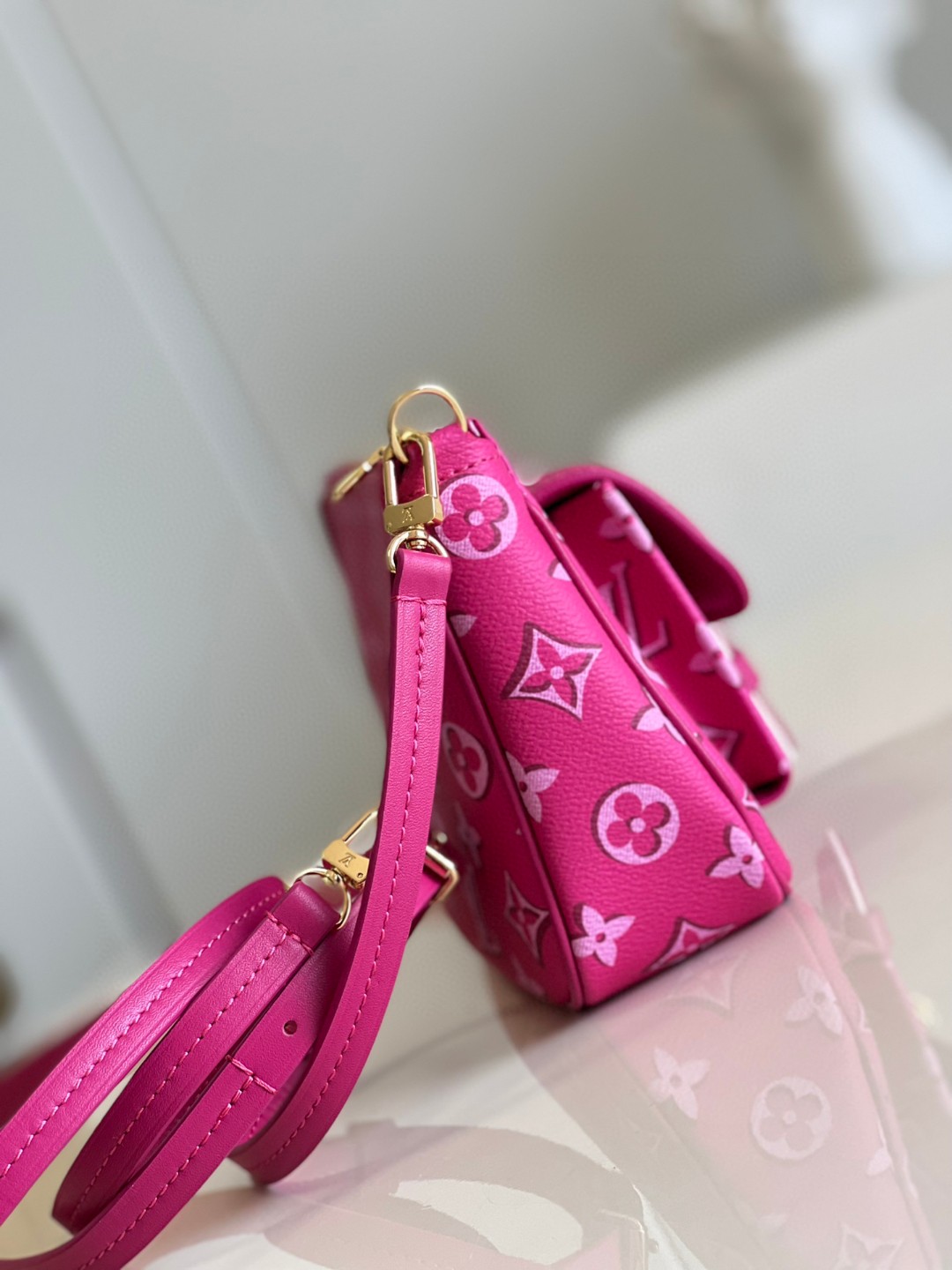 Louis Vuitton Maxi Multi Pochette Accessoires Handbag Pink For Women, Women’s Handbags, Shoulder Bags And Crossbody Bags 9.3in/27cm