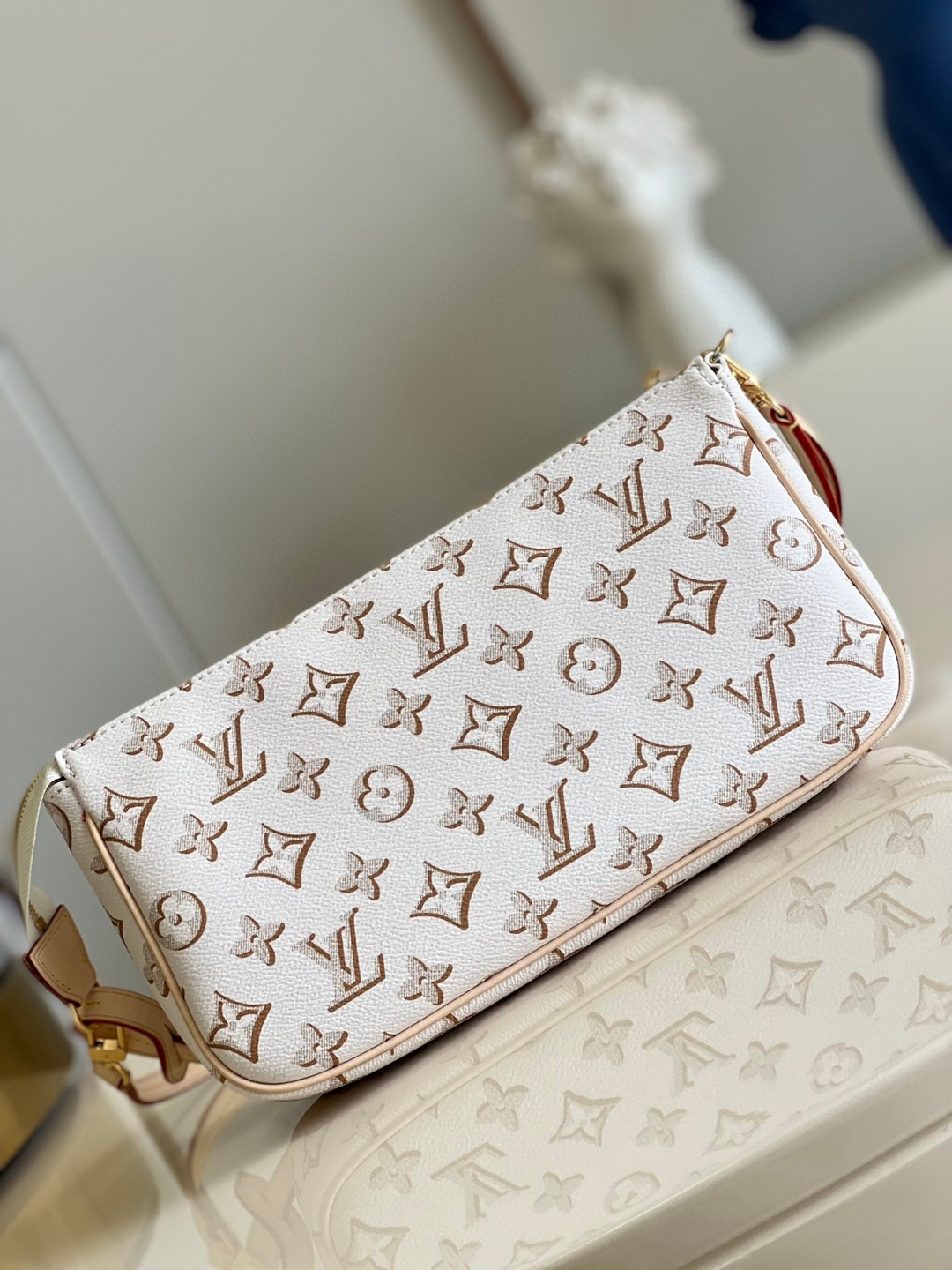 Louis Vuitton Maxi Multi Pochette Accessoires Handbag White For Women, Women’s Handbags, Shoulder Bags And Crossbody Bags 9.3in/27cm