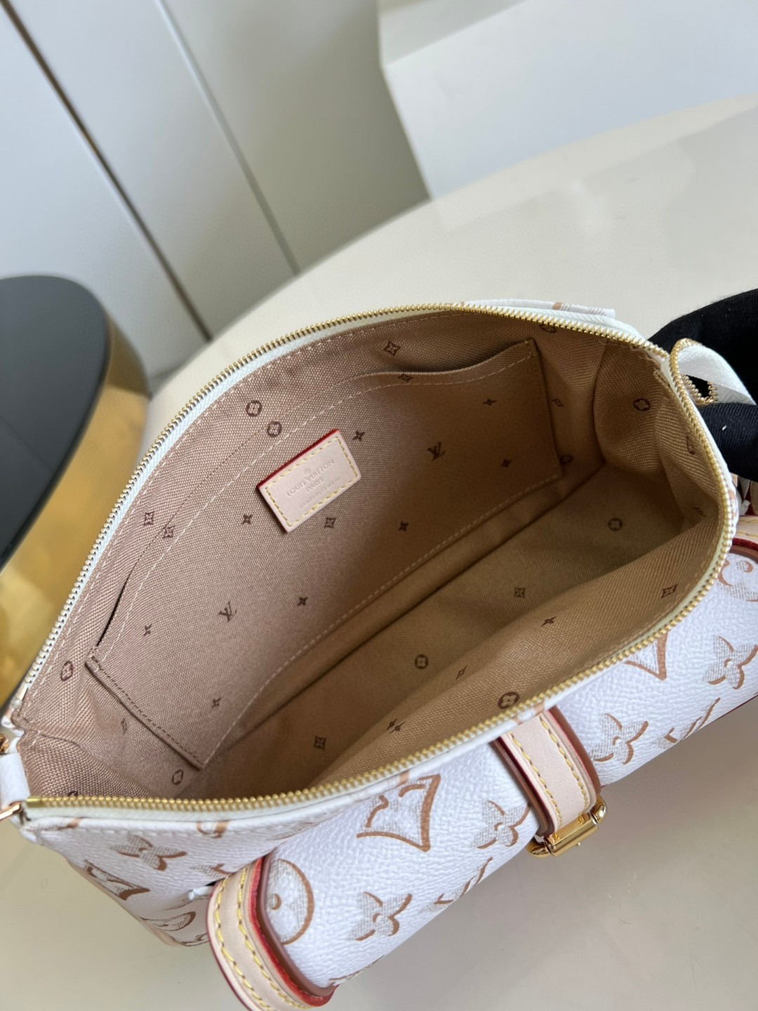 Louis Vuitton Maxi Multi Pochette Accessoires Handbag White For Women, Women’s Handbags, Shoulder Bags And Crossbody Bags 9.3in/27cm