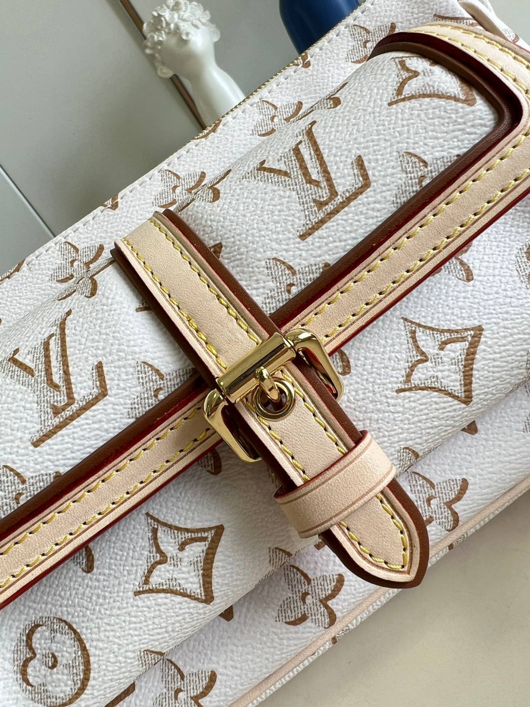 Louis Vuitton Maxi Multi Pochette Accessoires Handbag White For Women, Women’s Handbags, Shoulder Bags And Crossbody Bags 9.3in/27cm