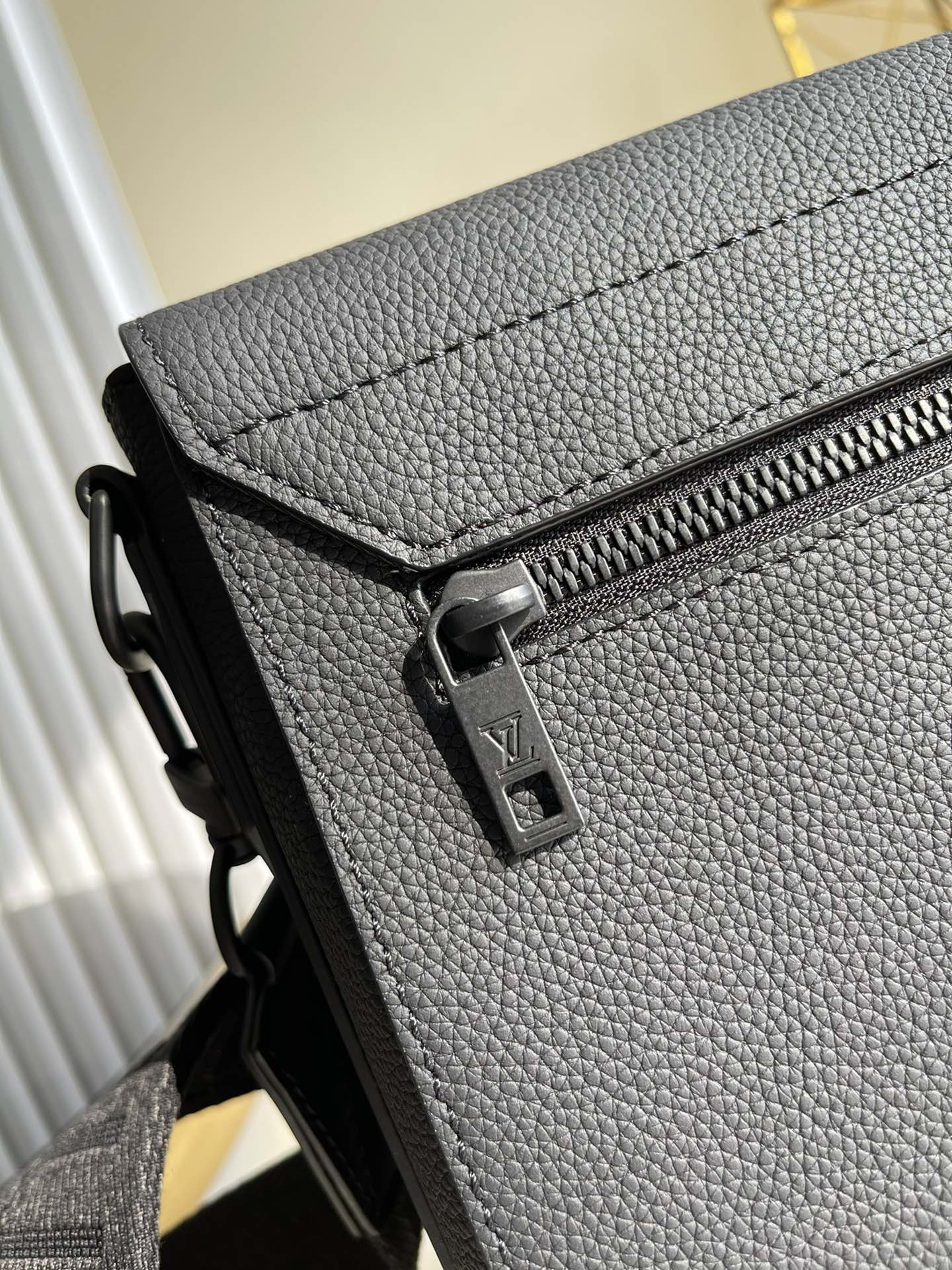 Louis Vuitton Messenger Grain Black For Men, Men’s Bags, Shoulder And Crossbody Bags 11in/28cm
