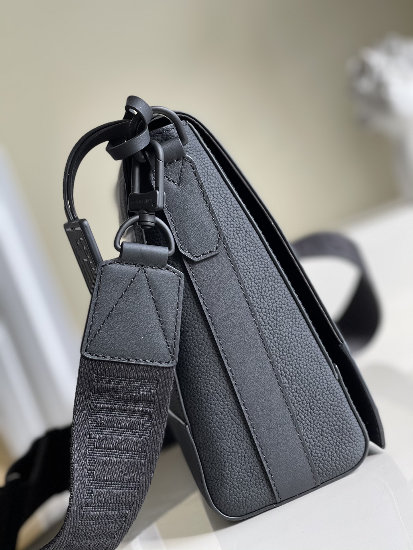 Louis Vuitton Messenger Grain Black For Men, Men’s Bags, Shoulder And Crossbody Bags 11in/28cm