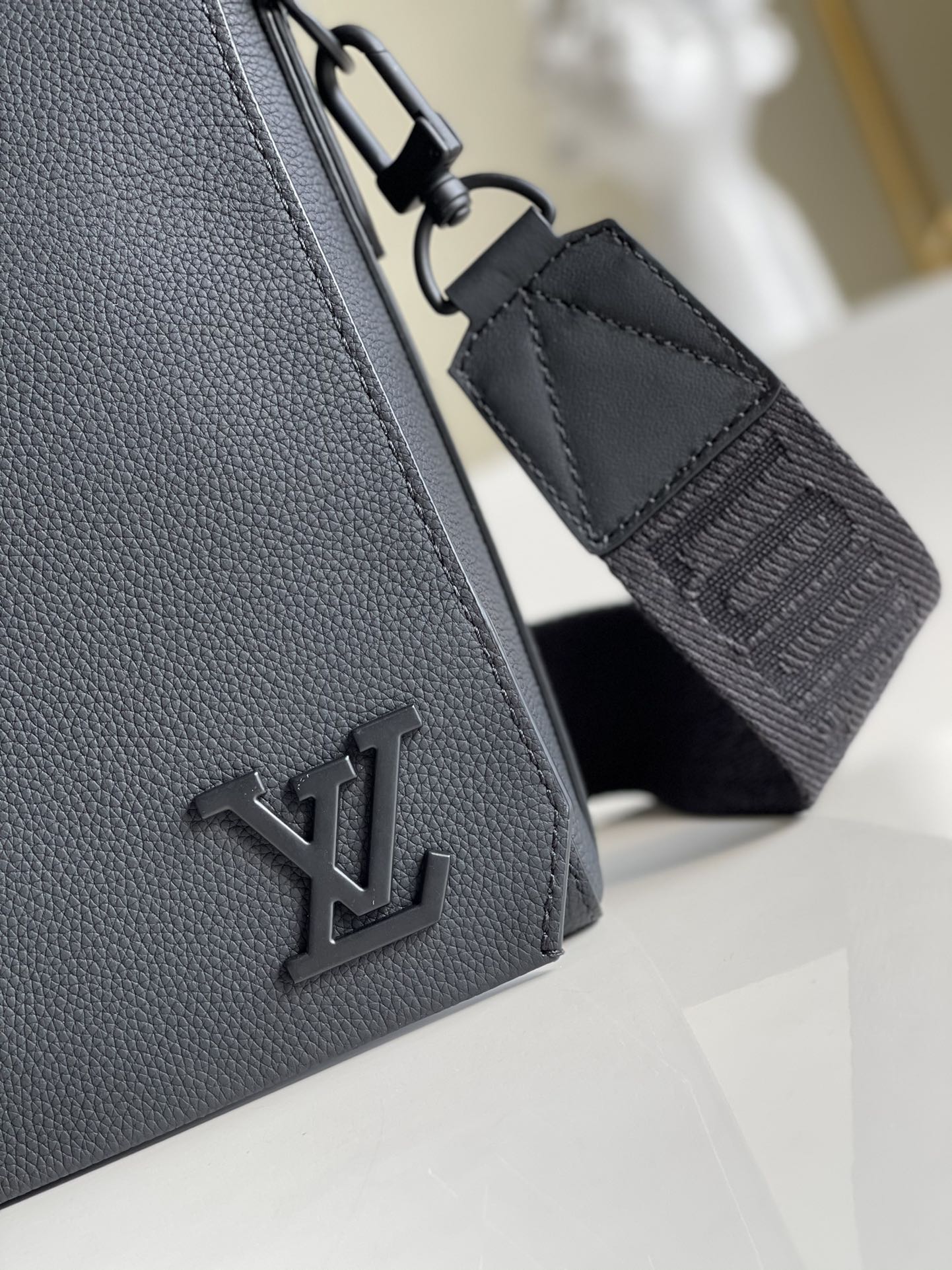 Louis Vuitton Messenger Grain Black For Men, Men’s Bags, Shoulder And Crossbody Bags 11in/28cm
