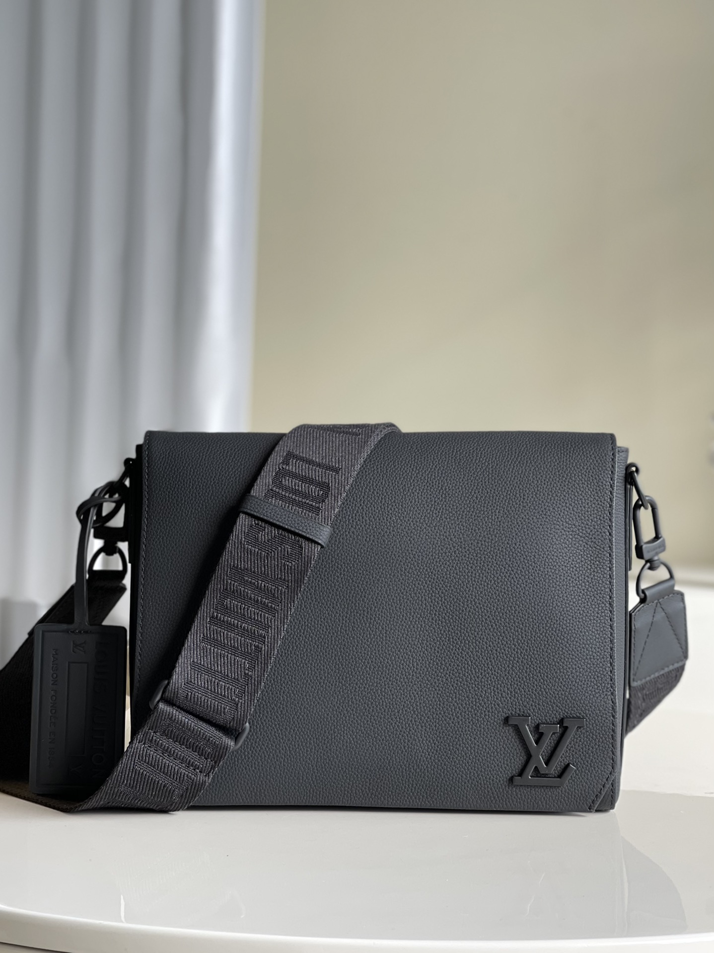 Louis Vuitton Messenger Grain Black For Men, Men’s Bags, Shoulder And Crossbody Bags 11in/28cm