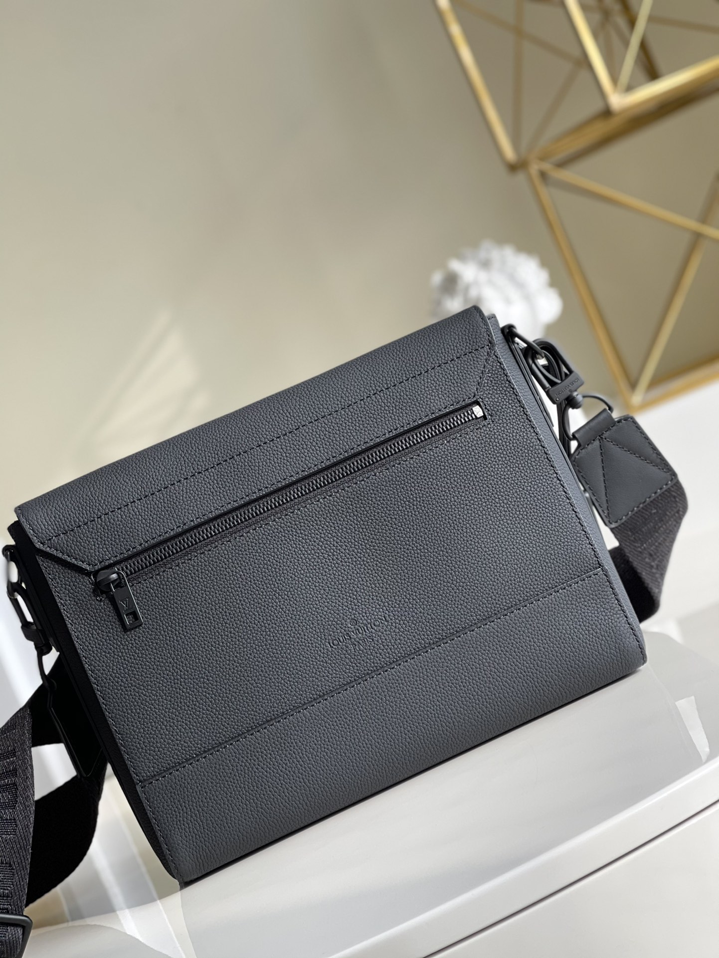 Louis Vuitton Messenger Grain Black For Men, Men’s Bags, Shoulder And Crossbody Bags 11in/28cm