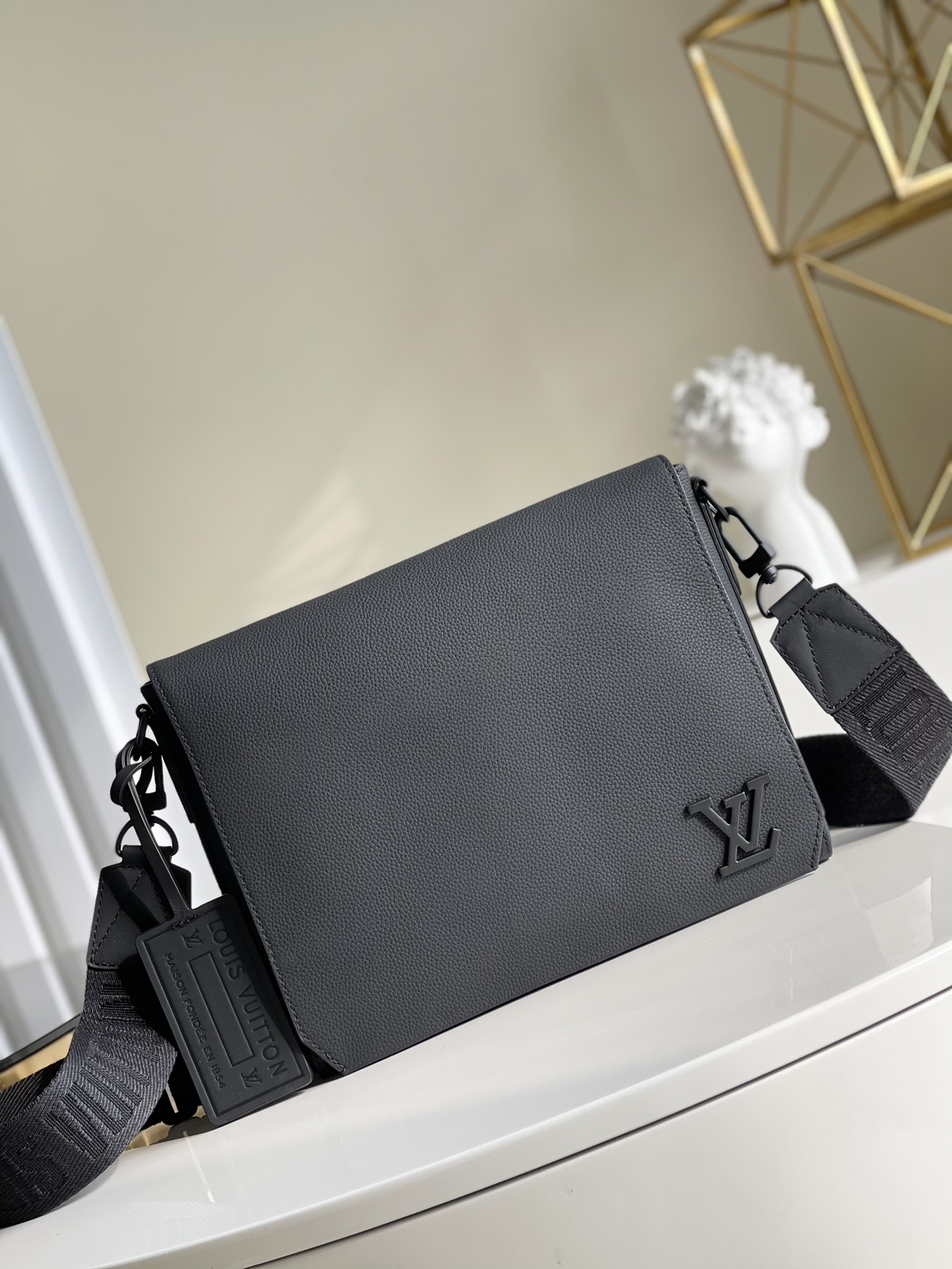 Louis Vuitton Messenger Grain Black For Men, Men’s Bags, Shoulder And Crossbody Bags 11in/28cm