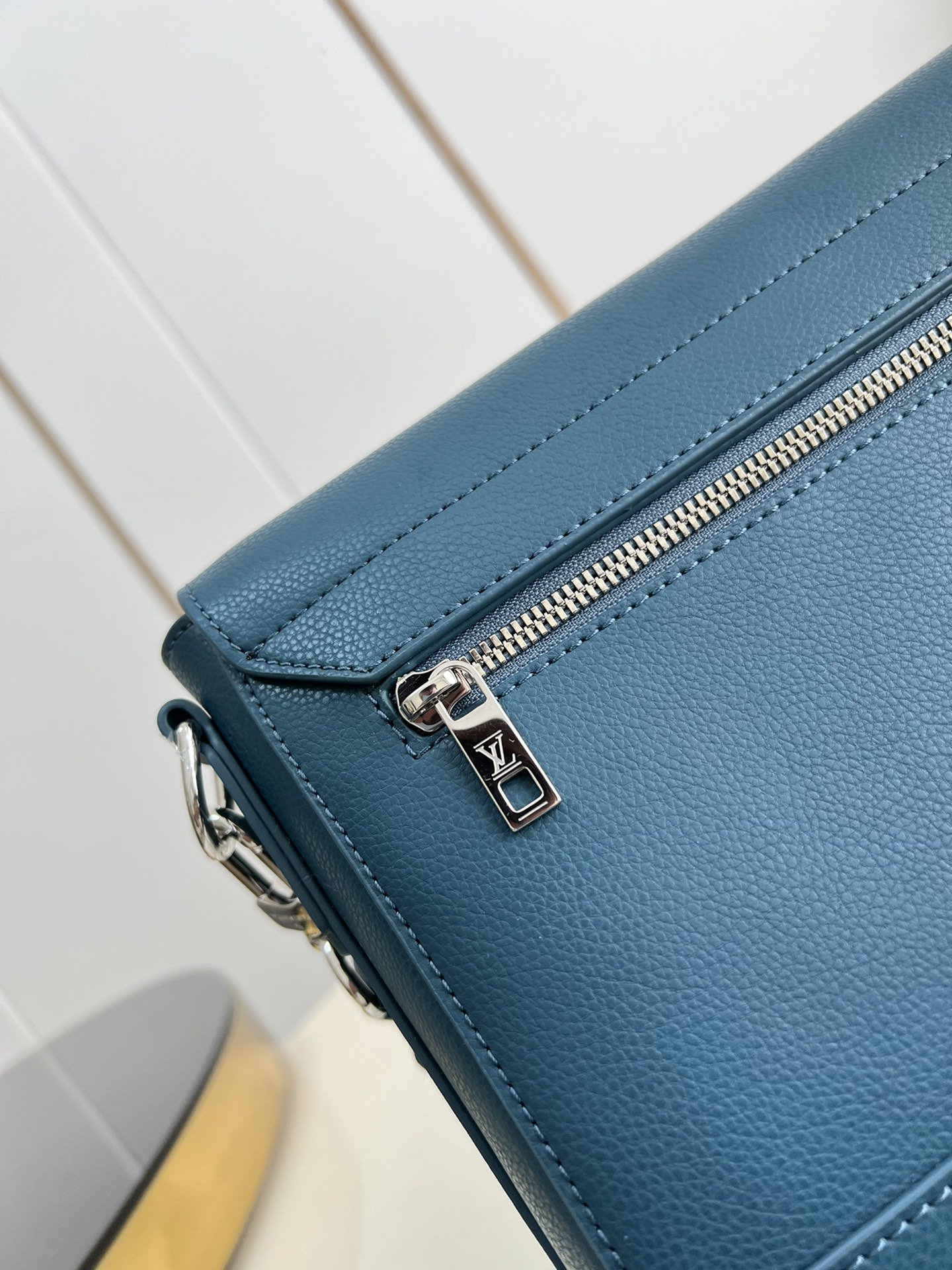 Louis Vuitton Messenger Grain Blue For Men, Men’s Bags, Shoulder And Crossbody Bags 11in/28cm
