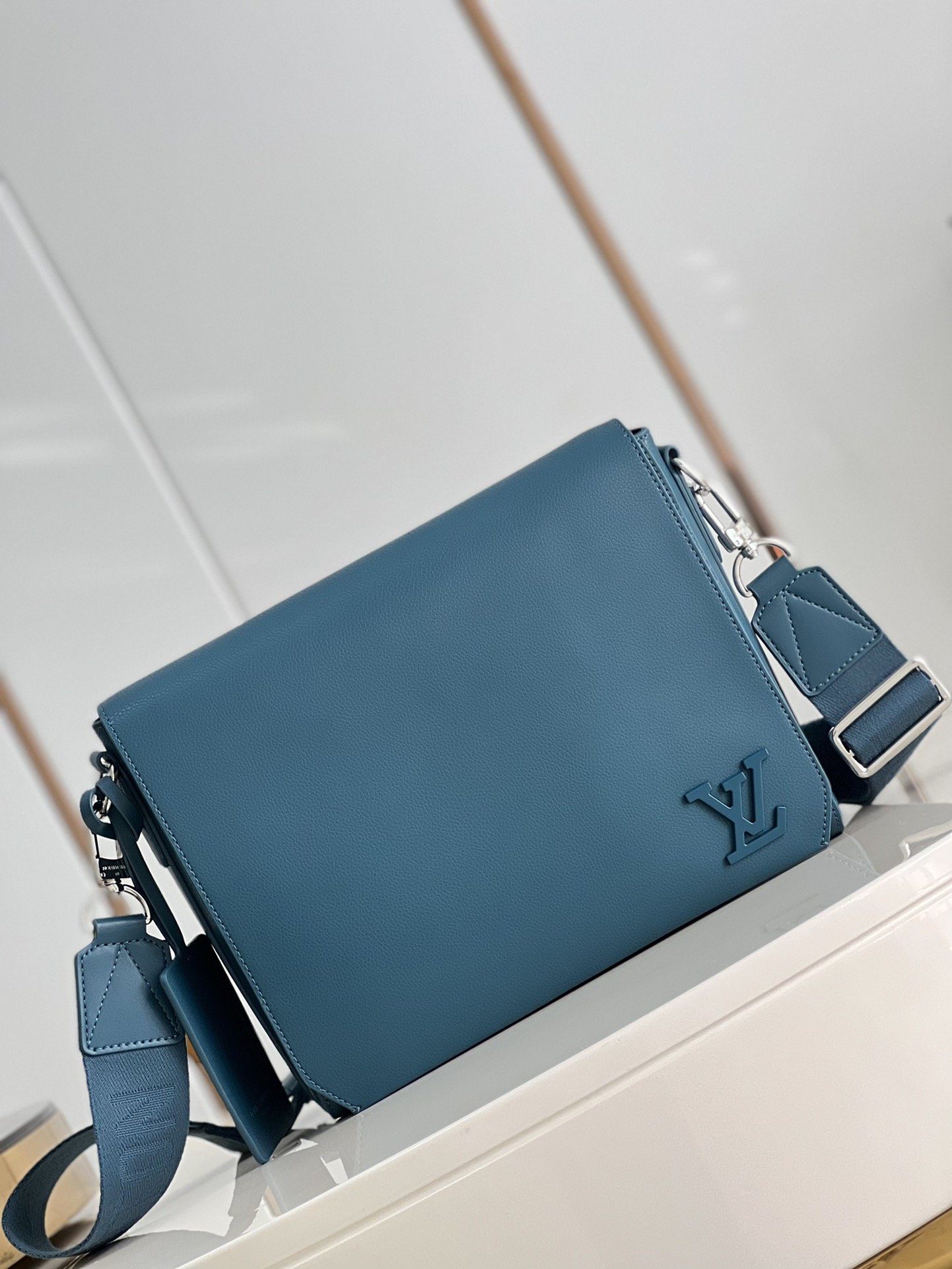 Louis Vuitton Messenger Grain Blue For Men, Men’s Bags, Shoulder And Crossbody Bags 11in/28cm
