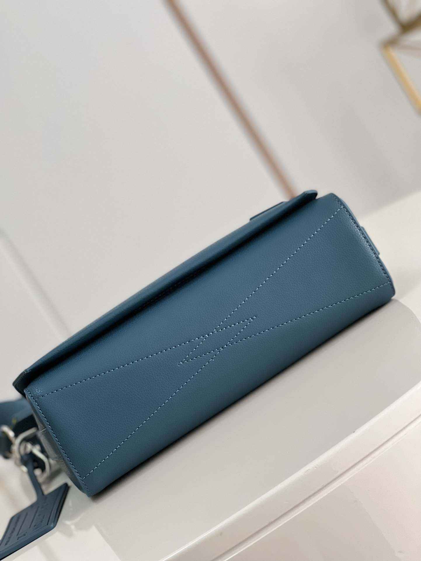 Louis Vuitton Messenger Grain Blue For Men, Men’s Bags, Shoulder And Crossbody Bags 11in/28cm