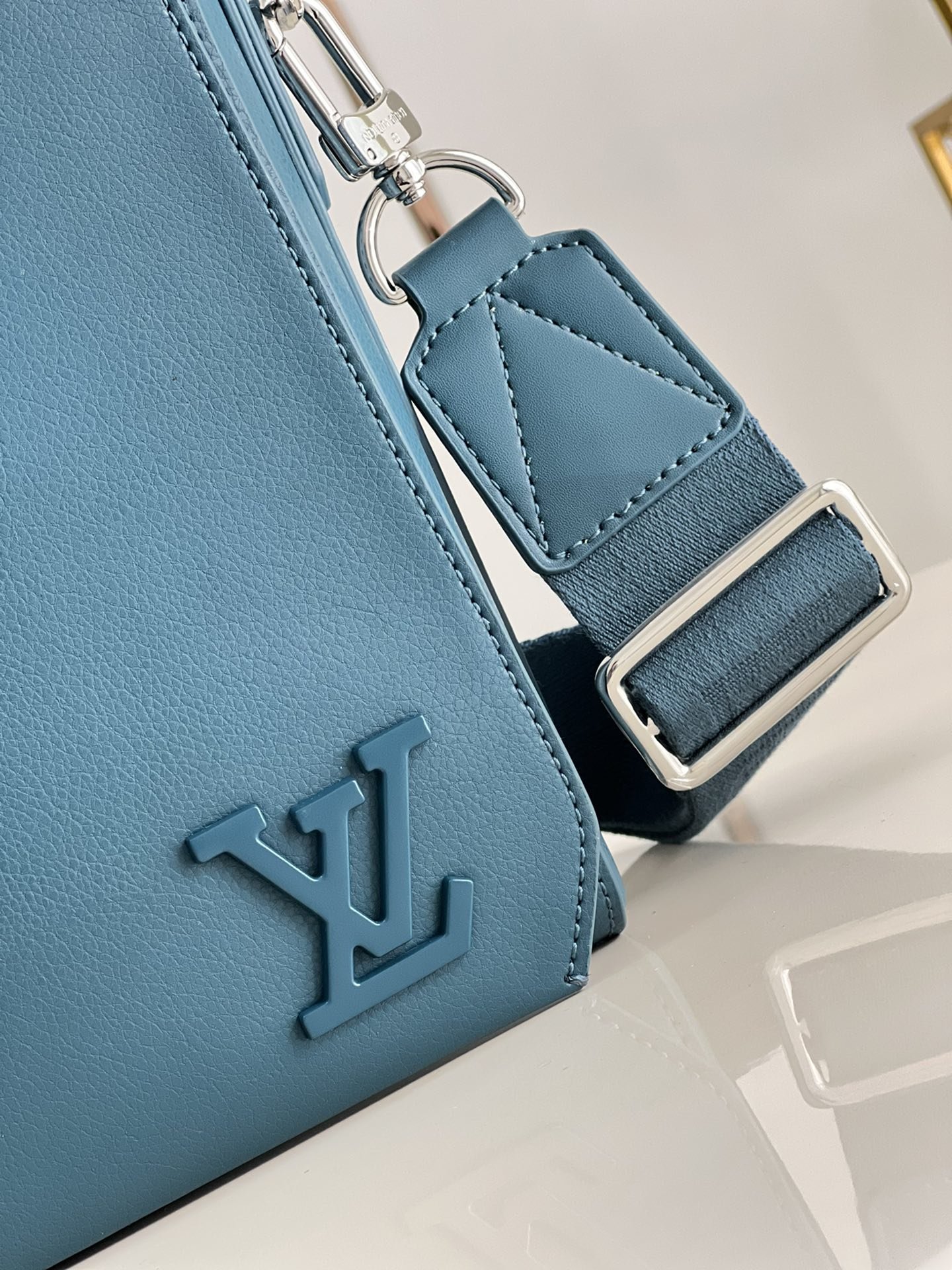 Louis Vuitton Messenger Grain Blue For Men, Men’s Bags, Shoulder And Crossbody Bags 11in/28cm