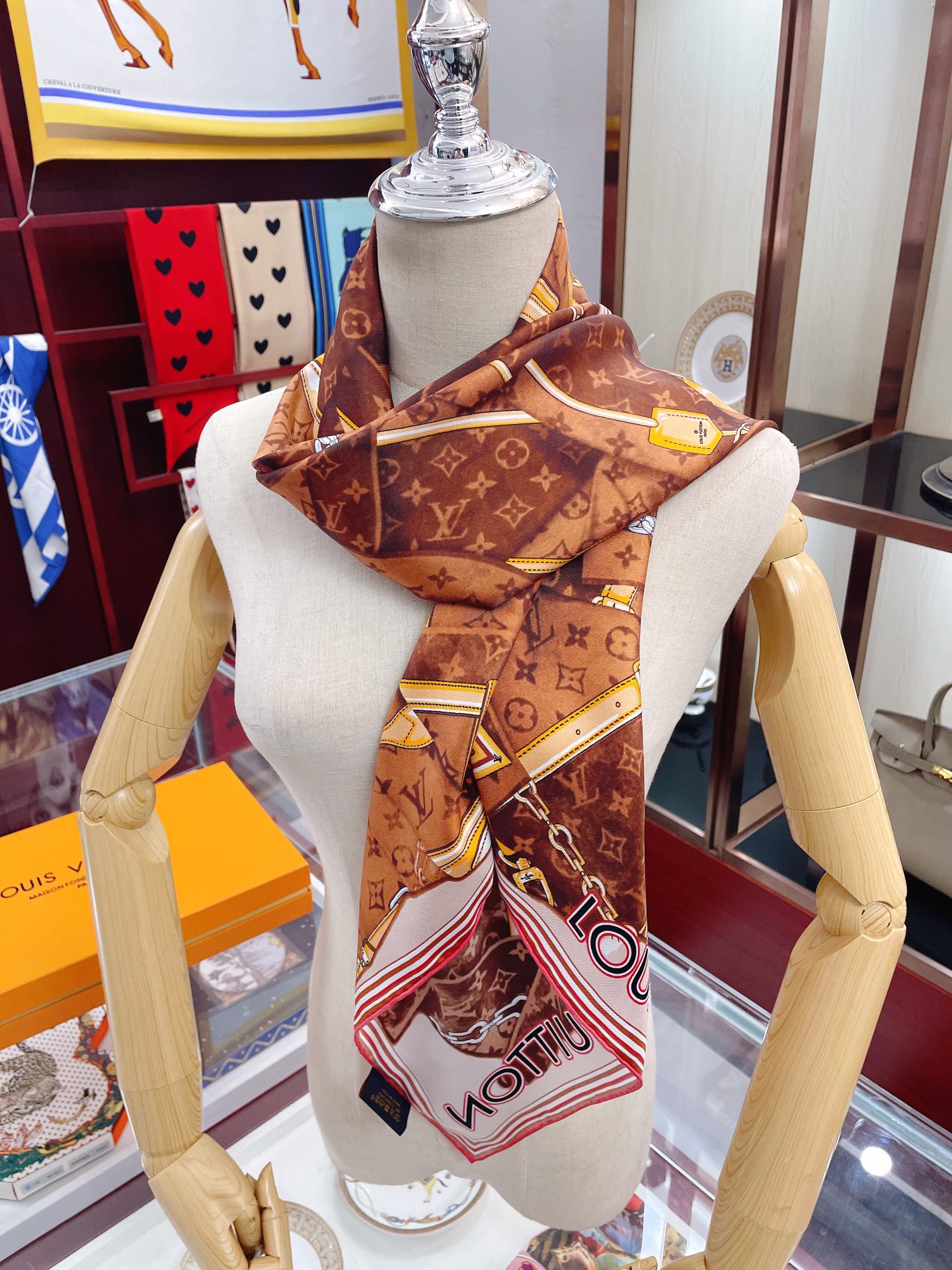 Louis Vuitton More and More Double Face Shawl Brown Scarf 90cm/35in M76933