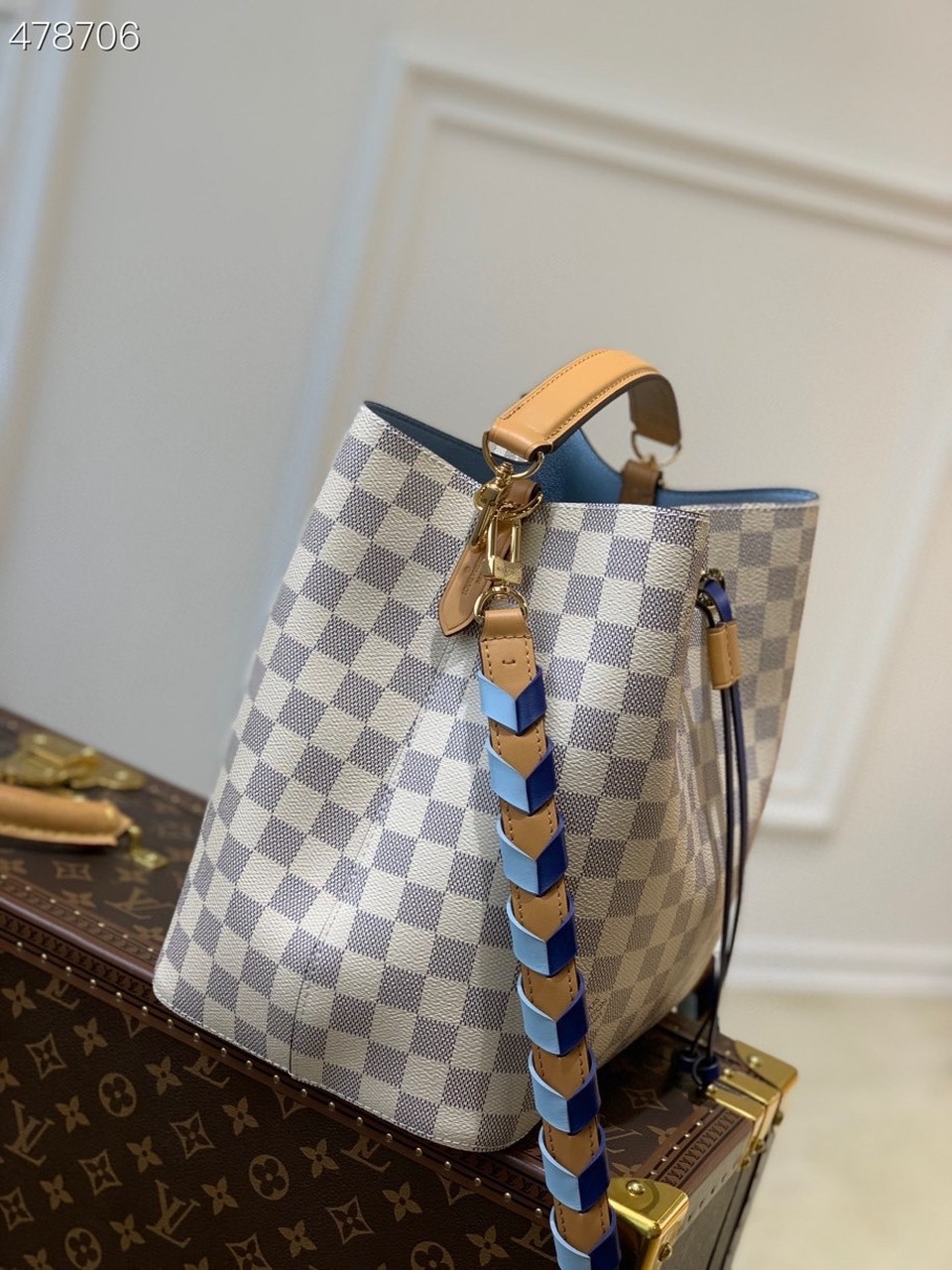 Louis Vuitton NeoNoe Bucket Bag MM Damier Azur Canvas 10.2in/26cm Blue For Women
