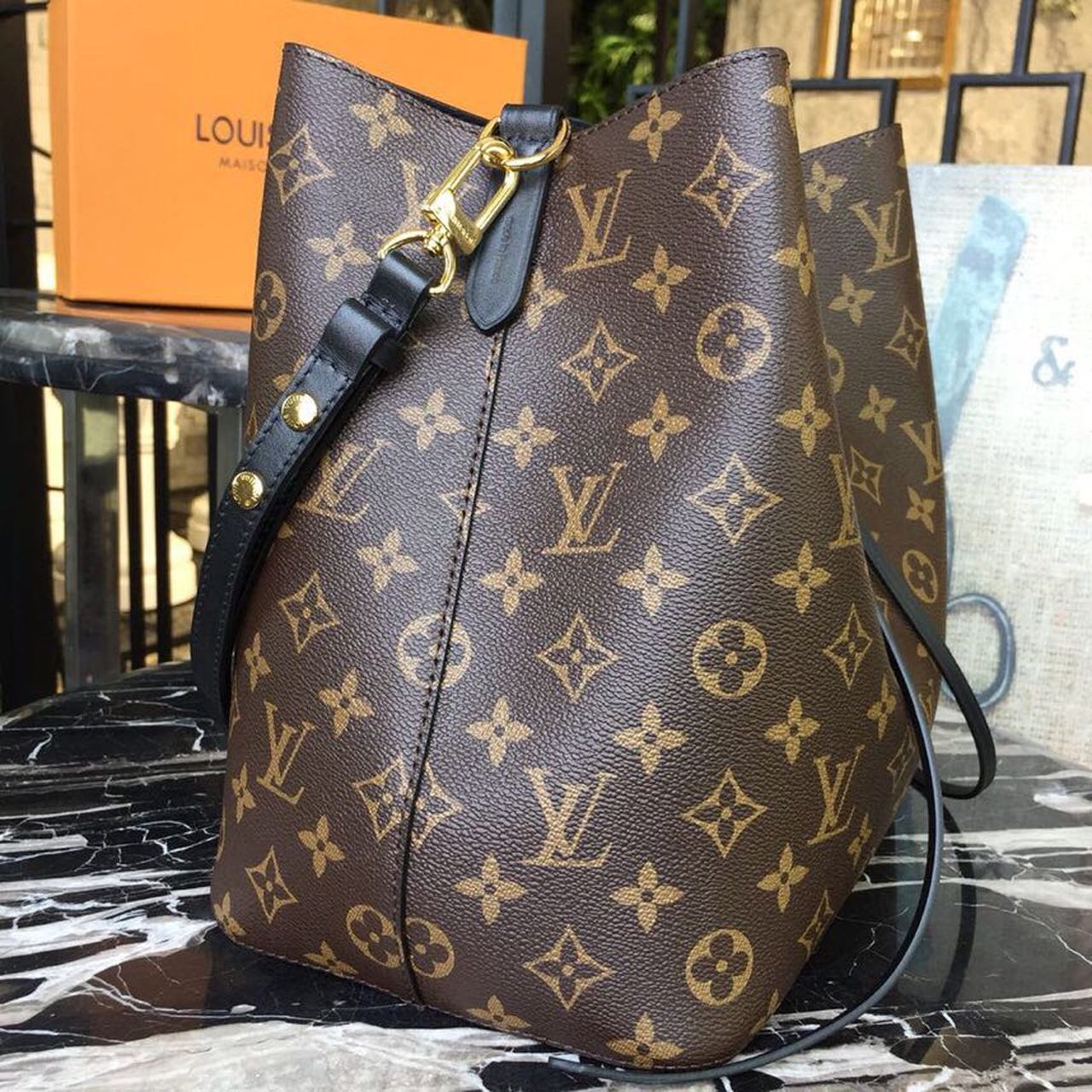 Louis Vuitton NeoNoe MM Bucket Bag Monogram Canvas Black For Women, Women’s Handbags, Shoulder And Crossbody Bags 10.2in/26cm