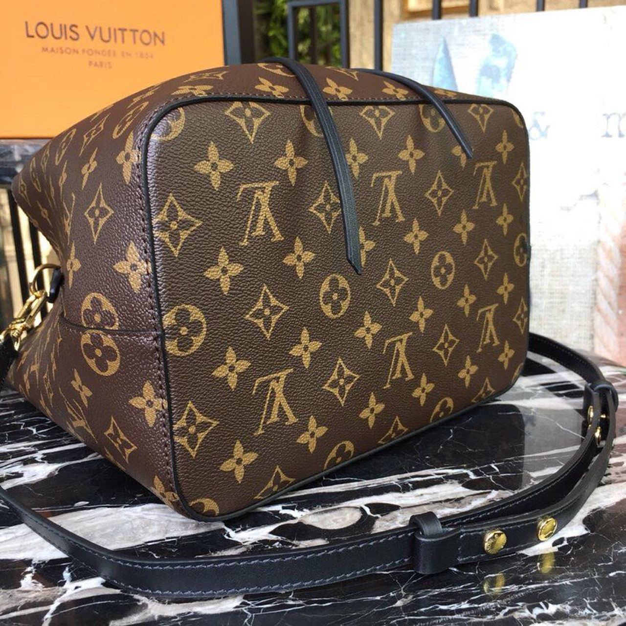 Louis Vuitton NeoNoe MM Bucket Bag Monogram Canvas Black For Women, Women’s Handbags, Shoulder And Crossbody Bags 10.2in/26cm