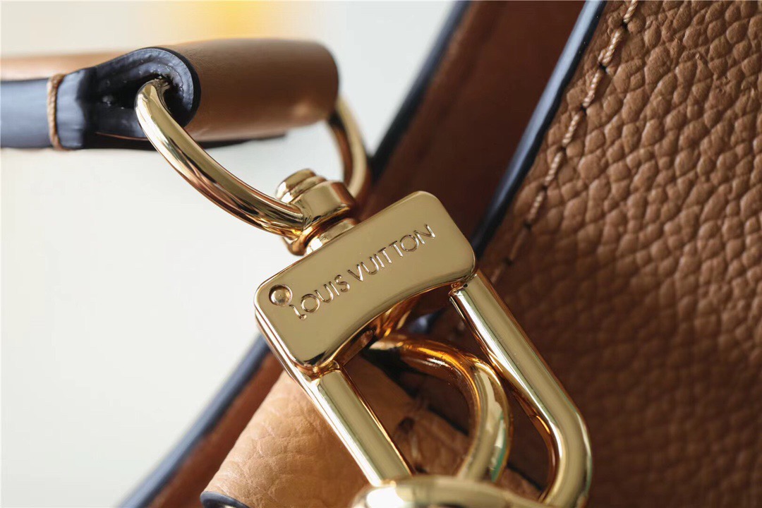 Louis Vuitton NeoNoe MM Monogram Empreinte Arizona Beige / Cream For Women, Women’s Handbags 10.2in/26cm