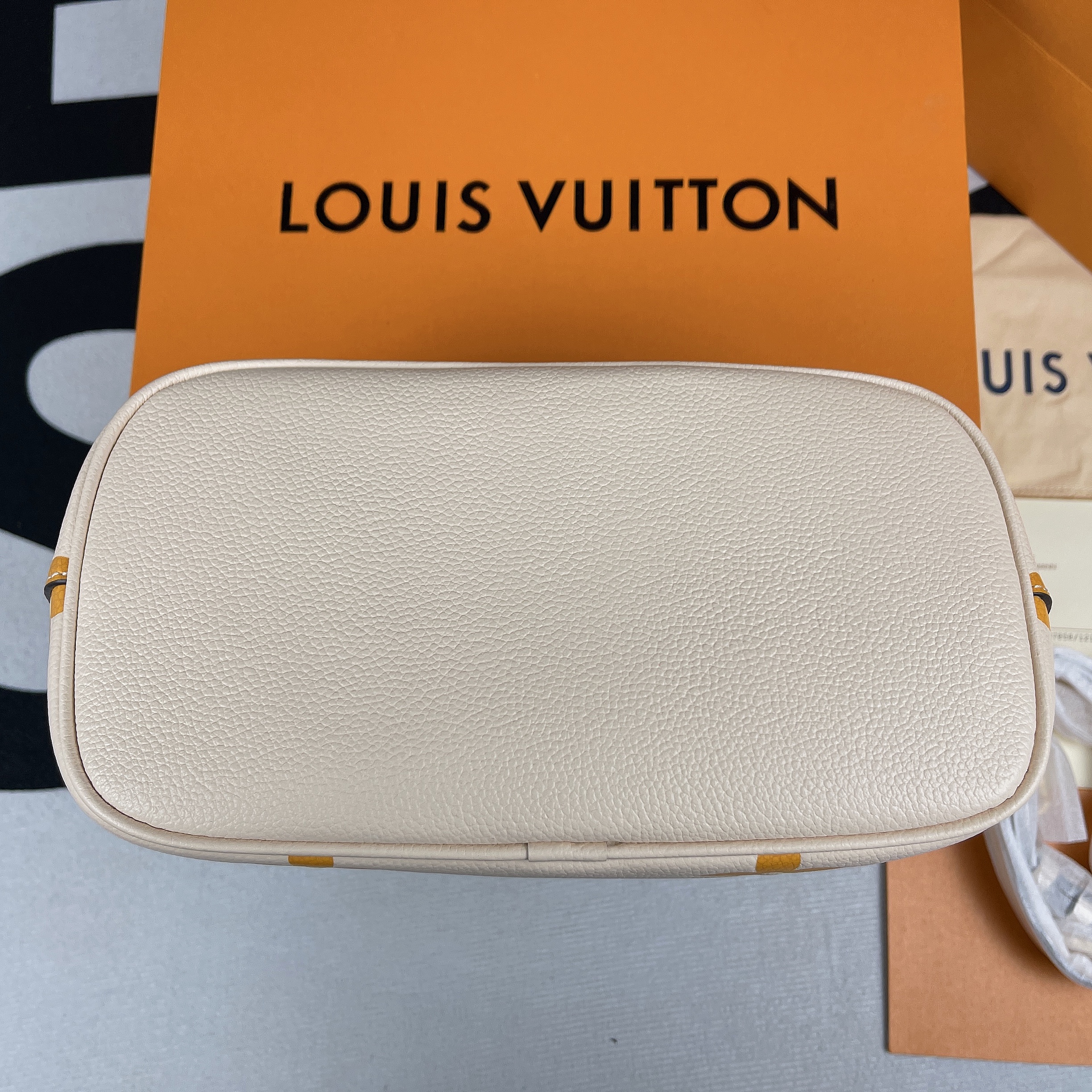 Louis Vuitton Neverfull MM Monogram Canvas Beige For Women, Women’s Handbags, Shoulder and Crossbody Bags 9.4in/24cm LV 