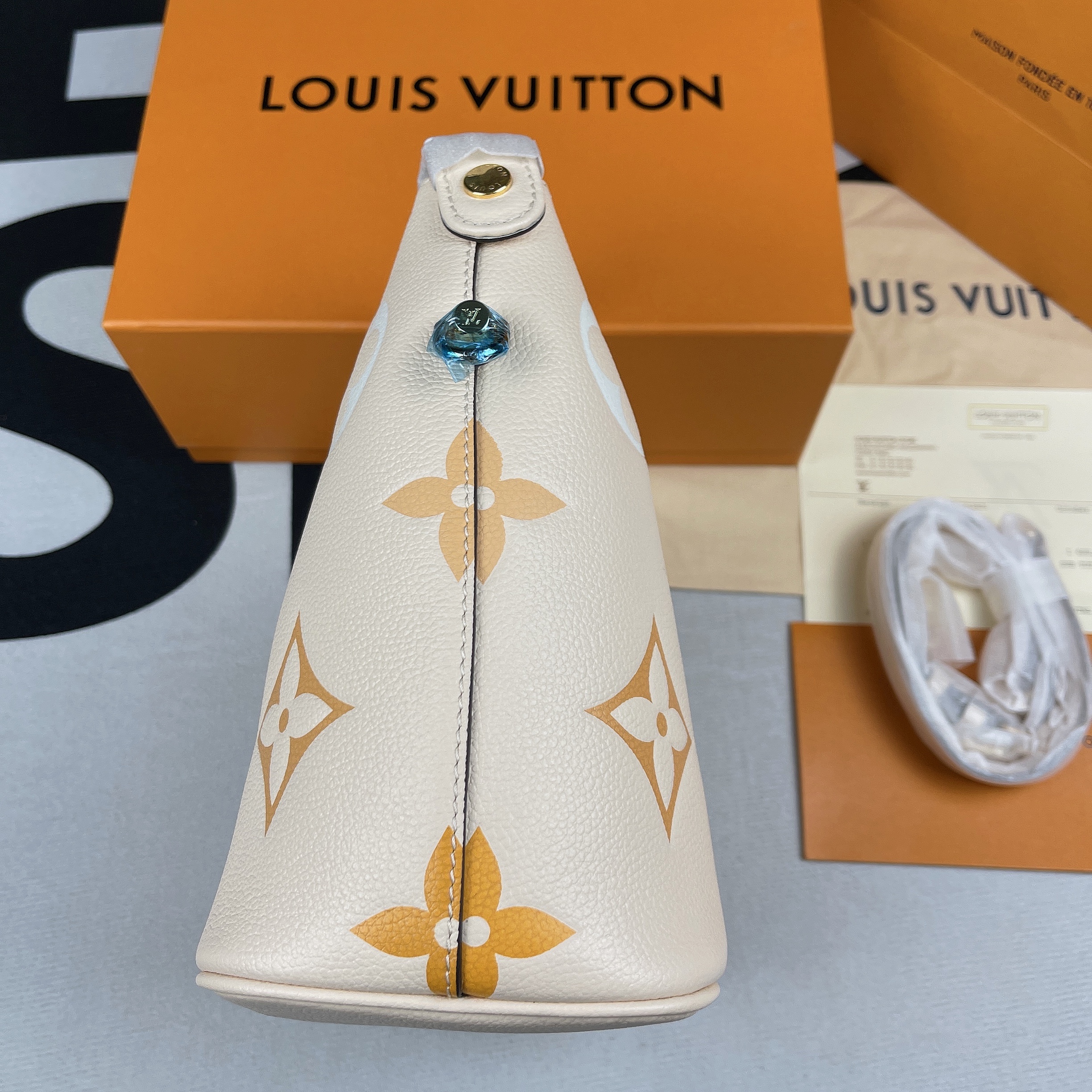 Louis Vuitton Neverfull MM Monogram Canvas Beige For Women, Women’s Handbags, Shoulder and Crossbody Bags 9.4in/24cm LV 
