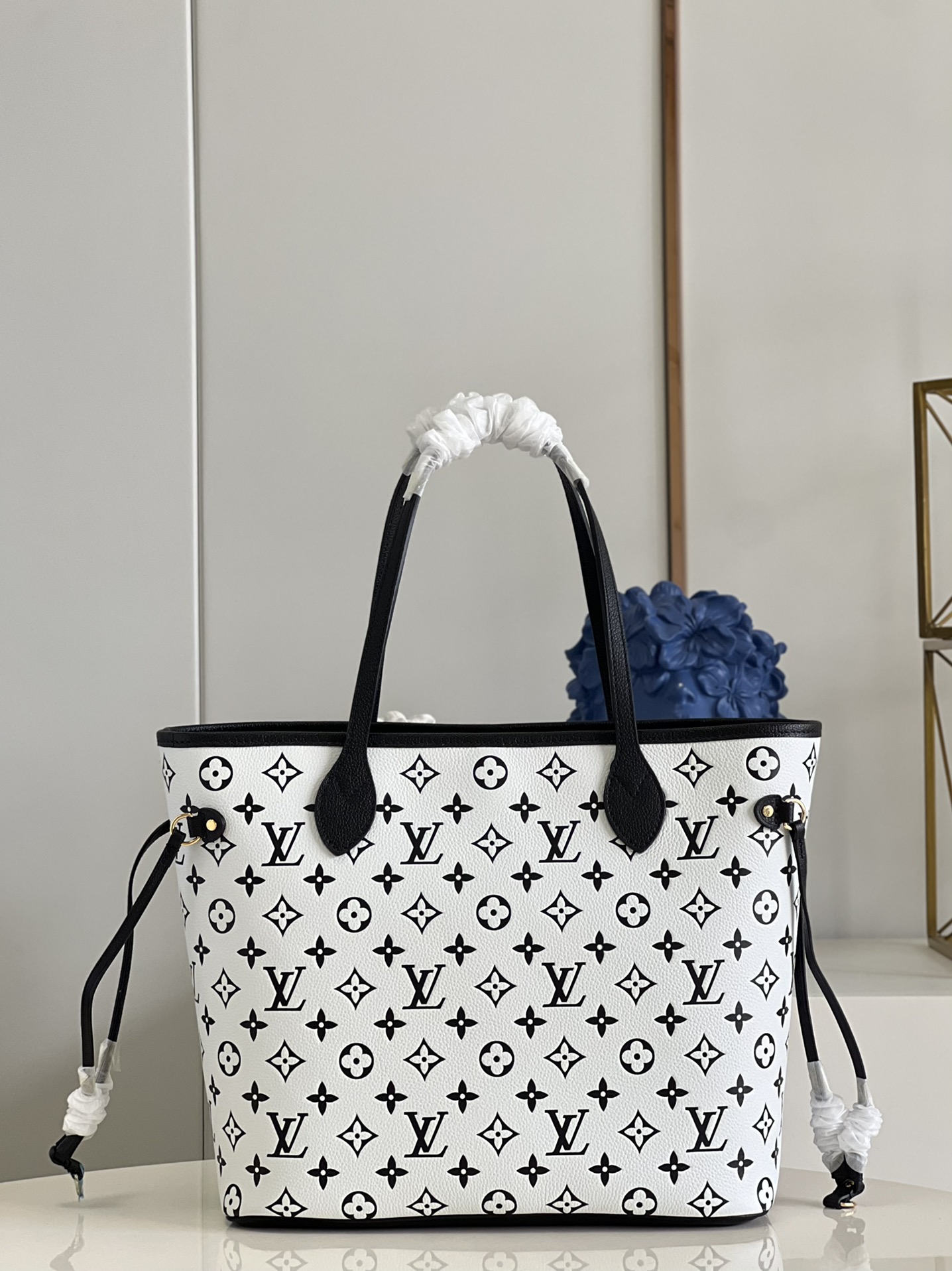 Louis Vuitton Neverfull MM Monogram Empreinte Black/White For Women, Women’s Handbags, Tote Bags 12.2in/31cm
