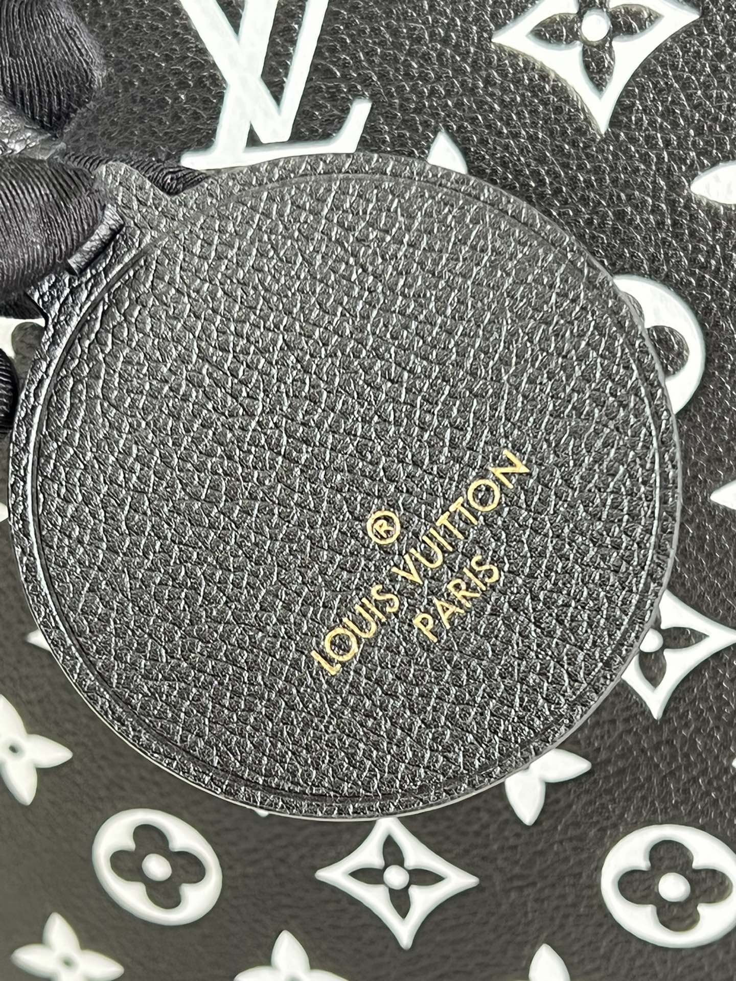 Louis Vuitton Neverfull MM Monogram Empreinte Black/White For Women, Women’s Handbags, Tote Bags 12.2in/31cm