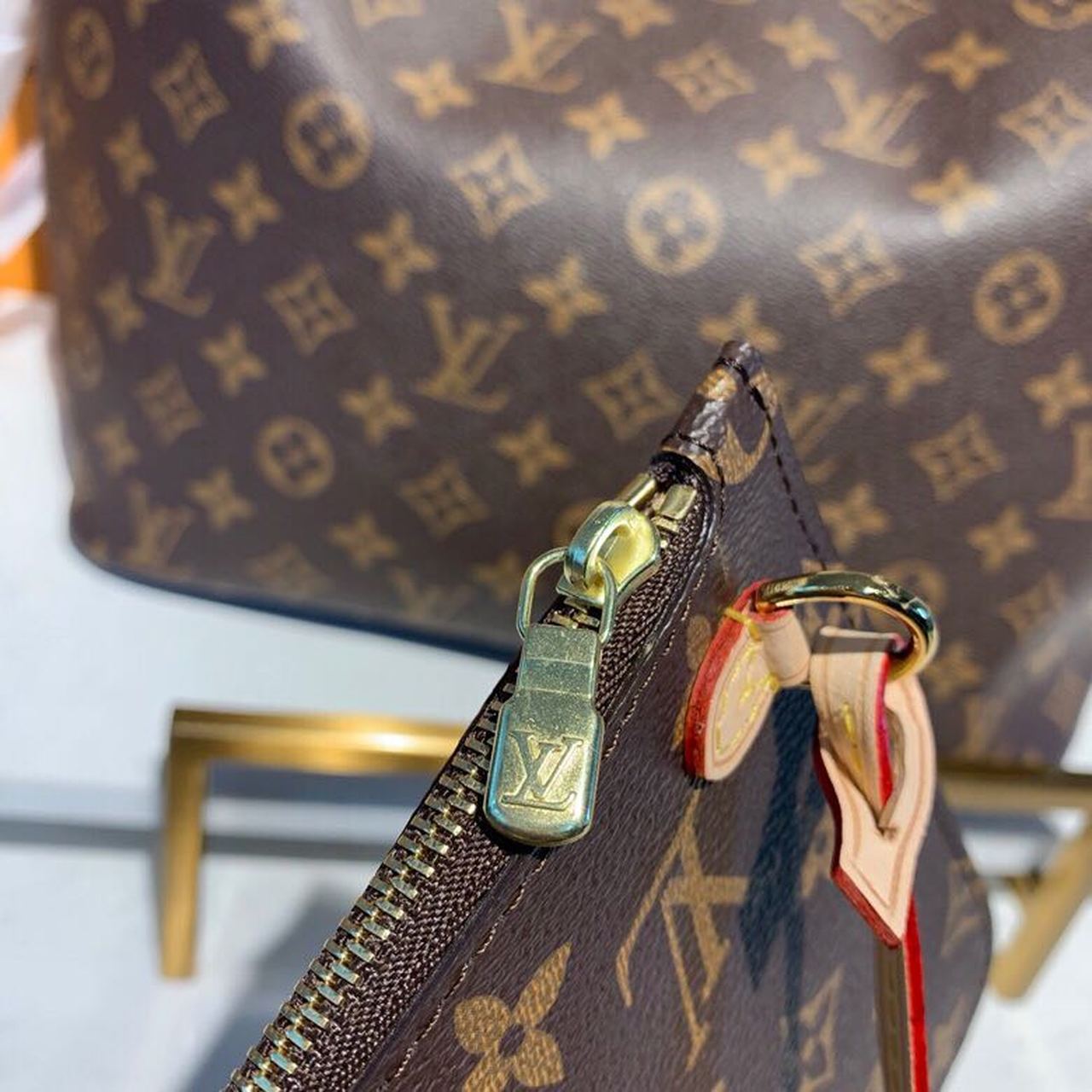 Louis Vuitton Neverfull MM Tote Bag Monogram Canvas For Women, Women’s Handbags, Shoulder Bags 12.6in/32cm