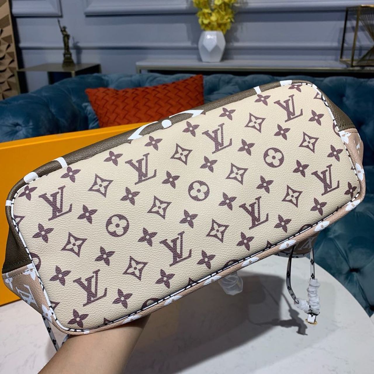 Louis Vuitton Neverfull MM Tote Bag Monogram Canvas Khaki/Beige For Women, Women’s Handbags, Shoulder Bags 12.2in/31cm