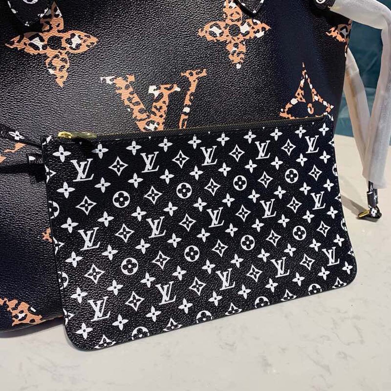 Louis Vuitton Neverfull MM Tote Bag Monogram Jungle Canvas Black For Women, Women’s Handbags, Shoulder Bags 12.2in/31cm