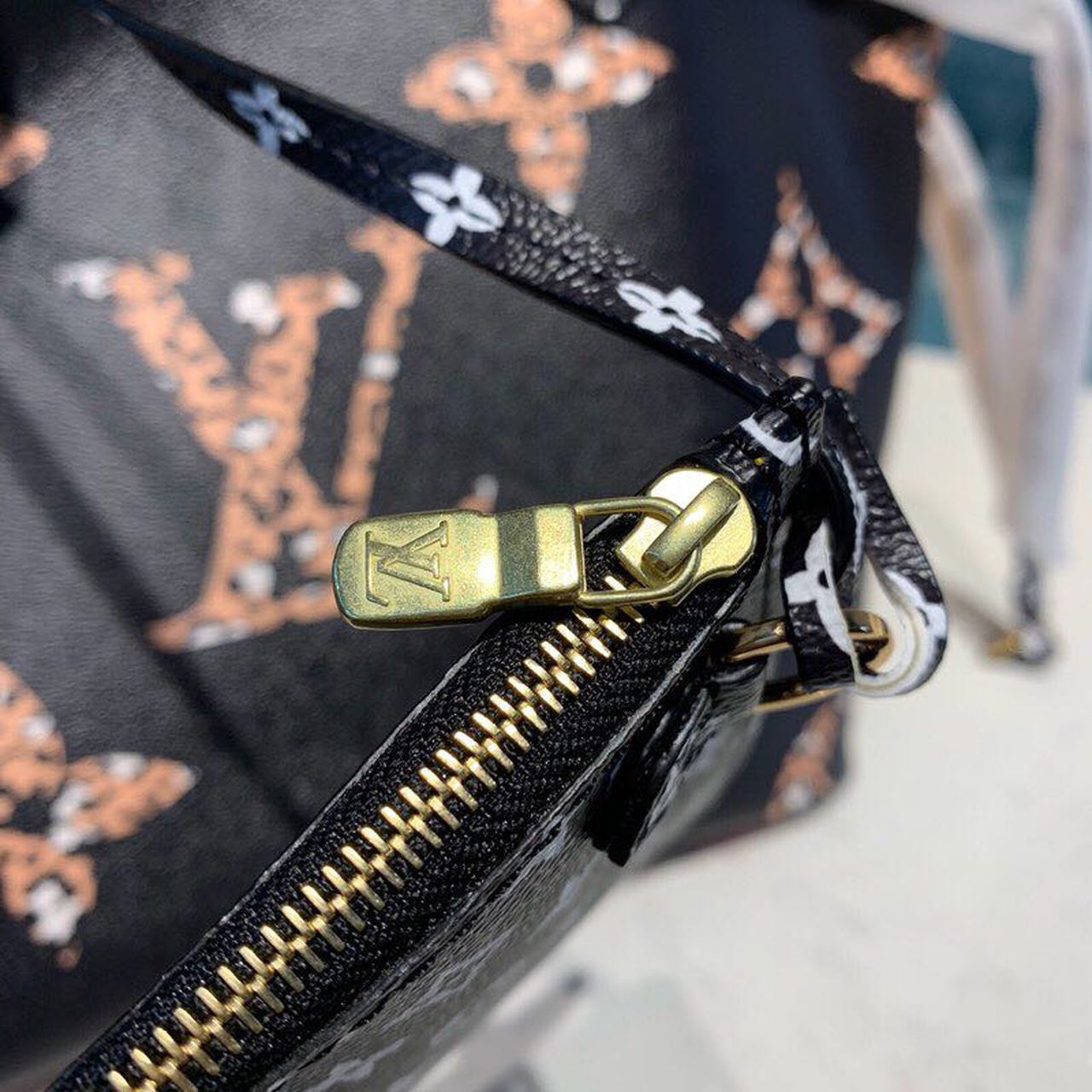 Louis Vuitton Neverfull MM Tote Bag Monogram Jungle Canvas Black For Women, Women’s Handbags, Shoulder Bags 12.2in/31cm