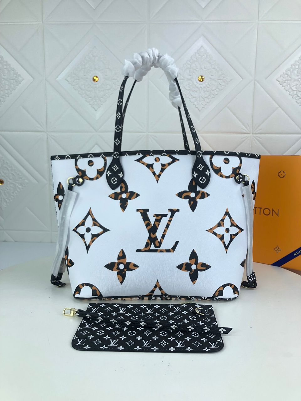 Louis Vuitton Neverfull MM Tote Bag Monogram Jungle Canvas Black/Caramel For Women, Women’s Handbags, Shoulder Bags 12.2in/31cm