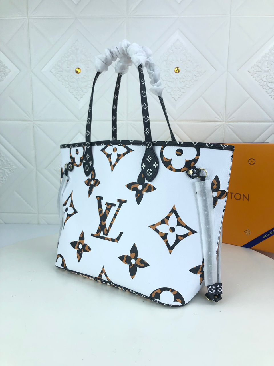 Louis Vuitton Neverfull MM Tote Bag Monogram Jungle Canvas Black/Caramel For Women, Women’s Handbags, Shoulder Bags 12.2in/31cm