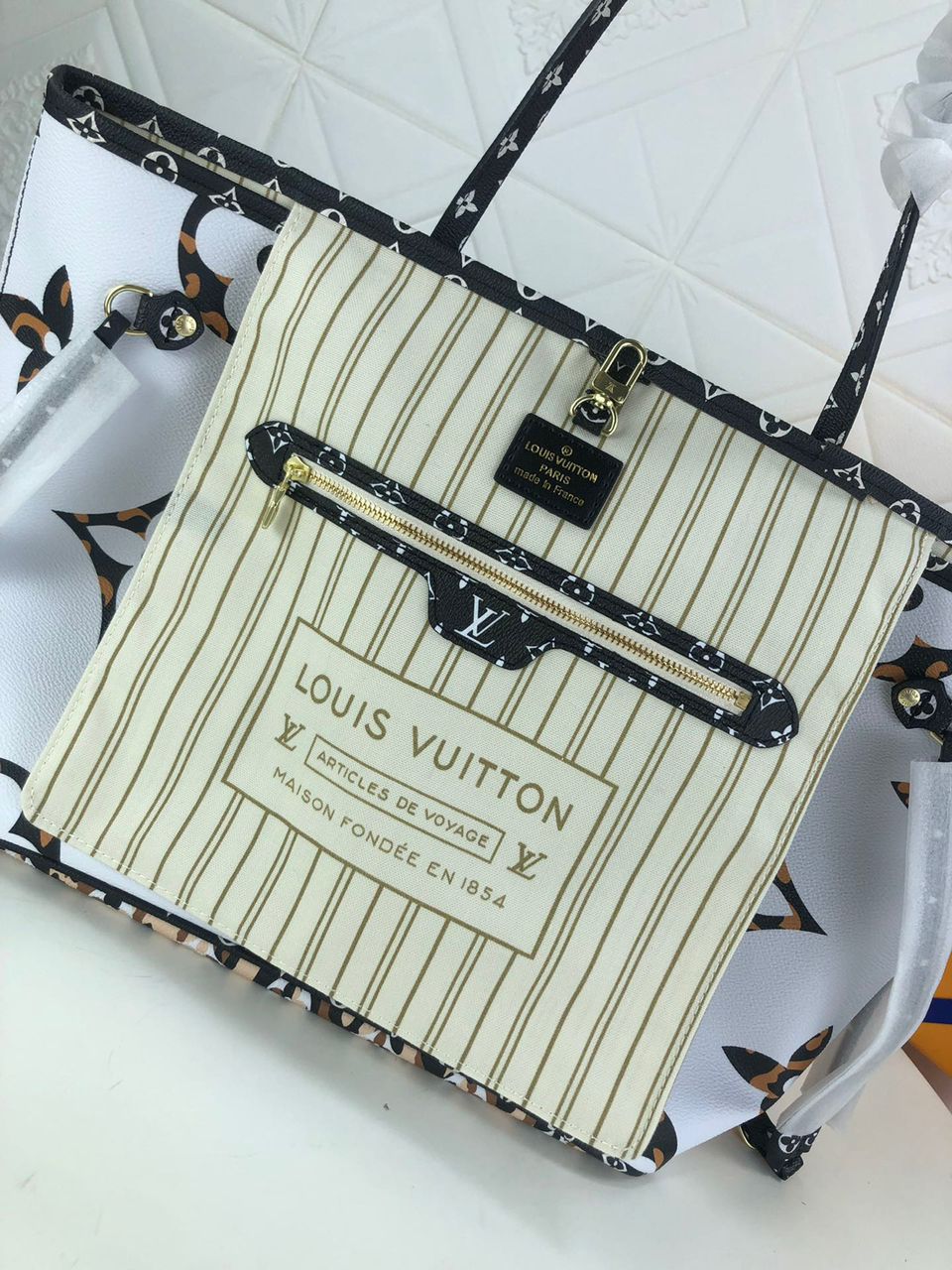 Louis Vuitton Neverfull MM Tote Bag Monogram Jungle Canvas Black/Caramel For Women, Women’s Handbags, Shoulder Bags 12.2in/31cm
