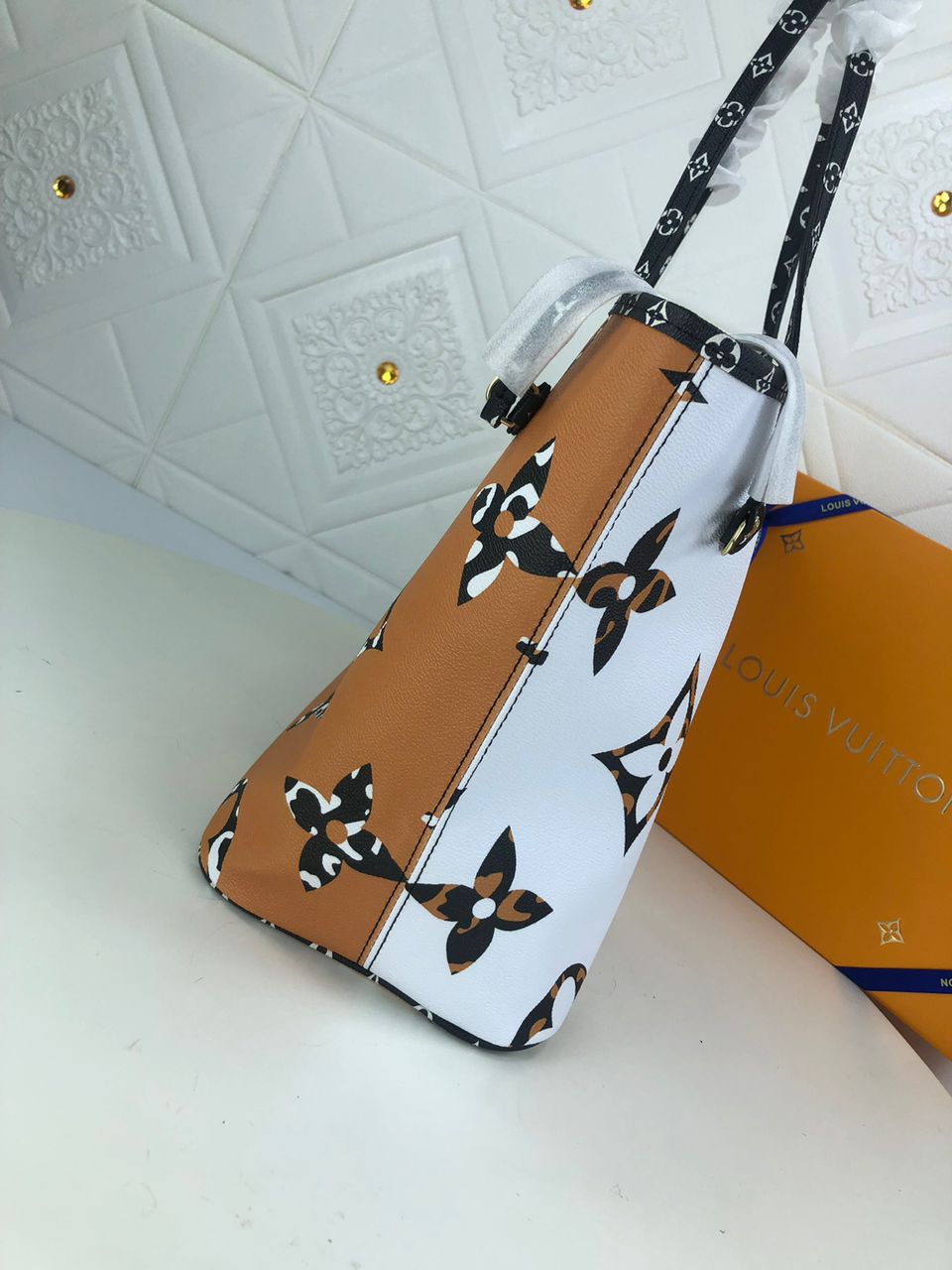 Louis Vuitton Neverfull MM Tote Bag Monogram Jungle Canvas Black/Caramel For Women, Women’s Handbags, Shoulder Bags 12.2in/31cm